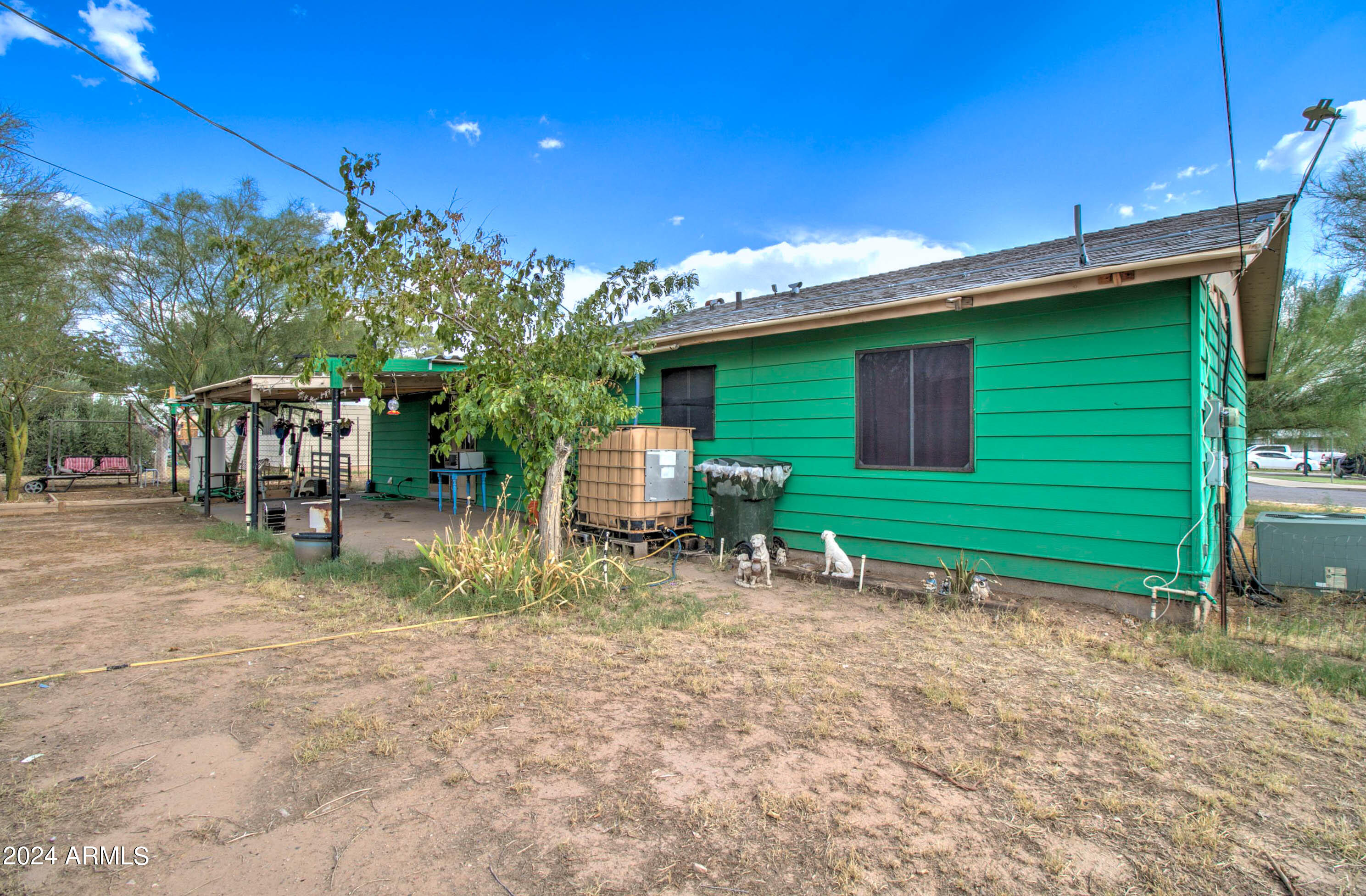 216 W IVANHOE Road
