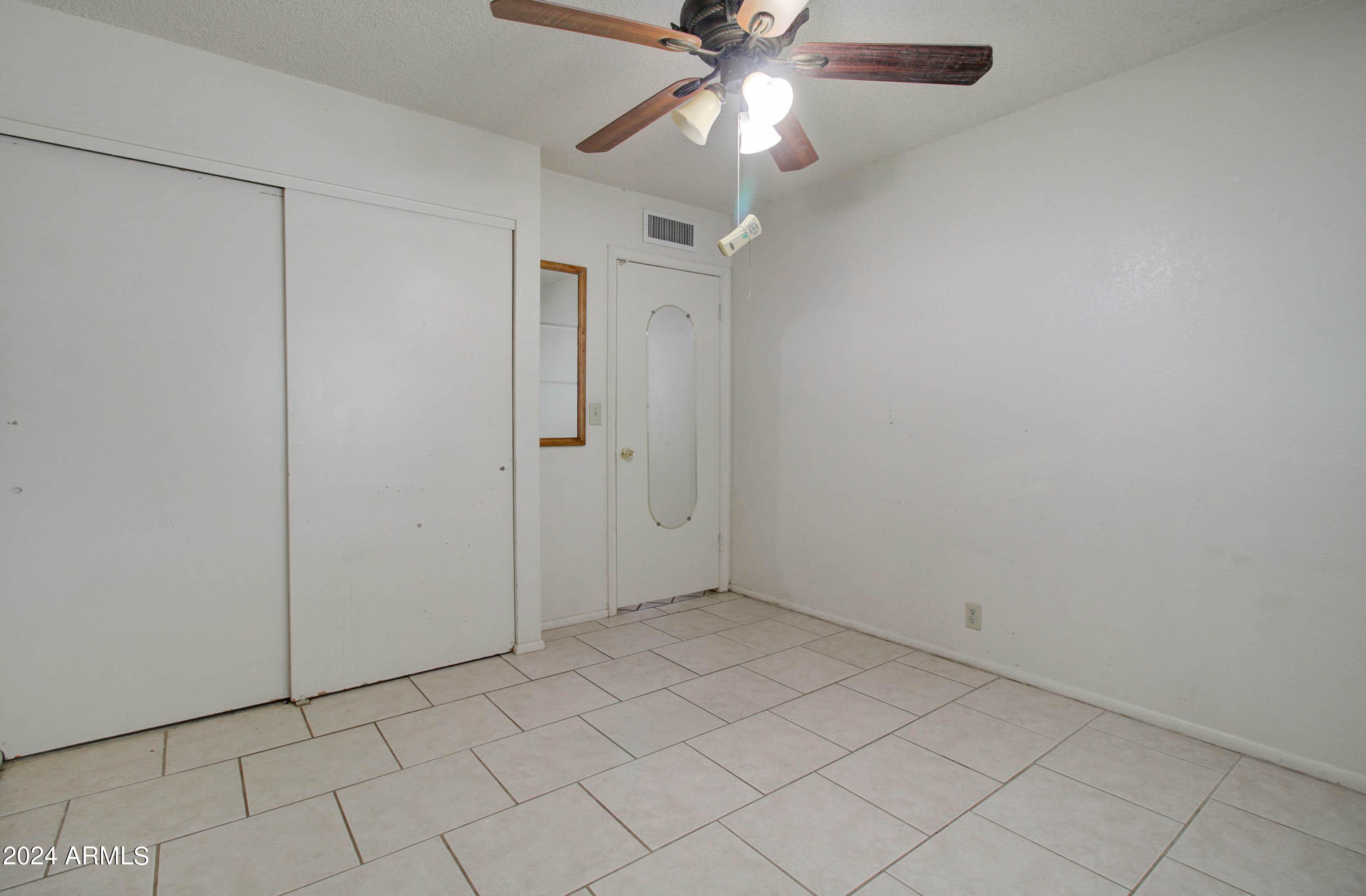216 W IVANHOE Road