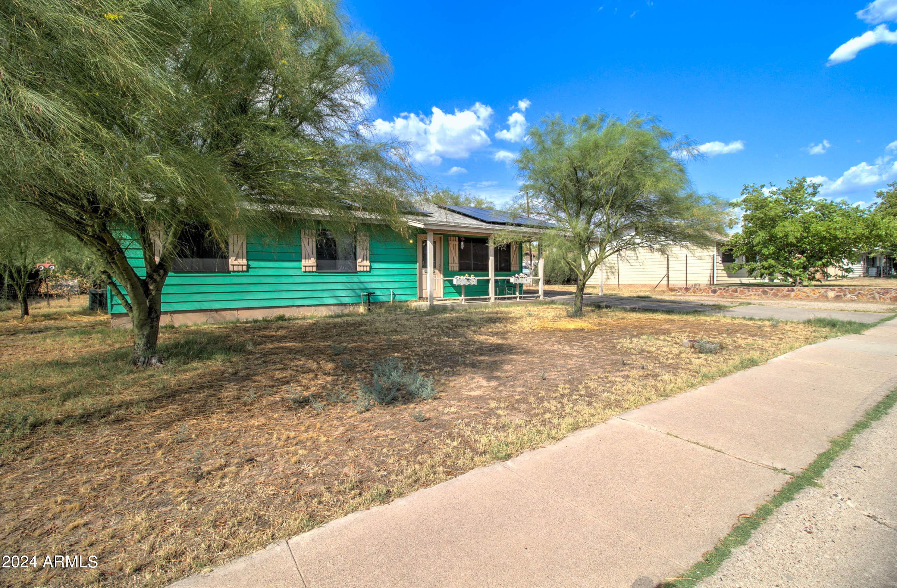 216 W IVANHOE Road