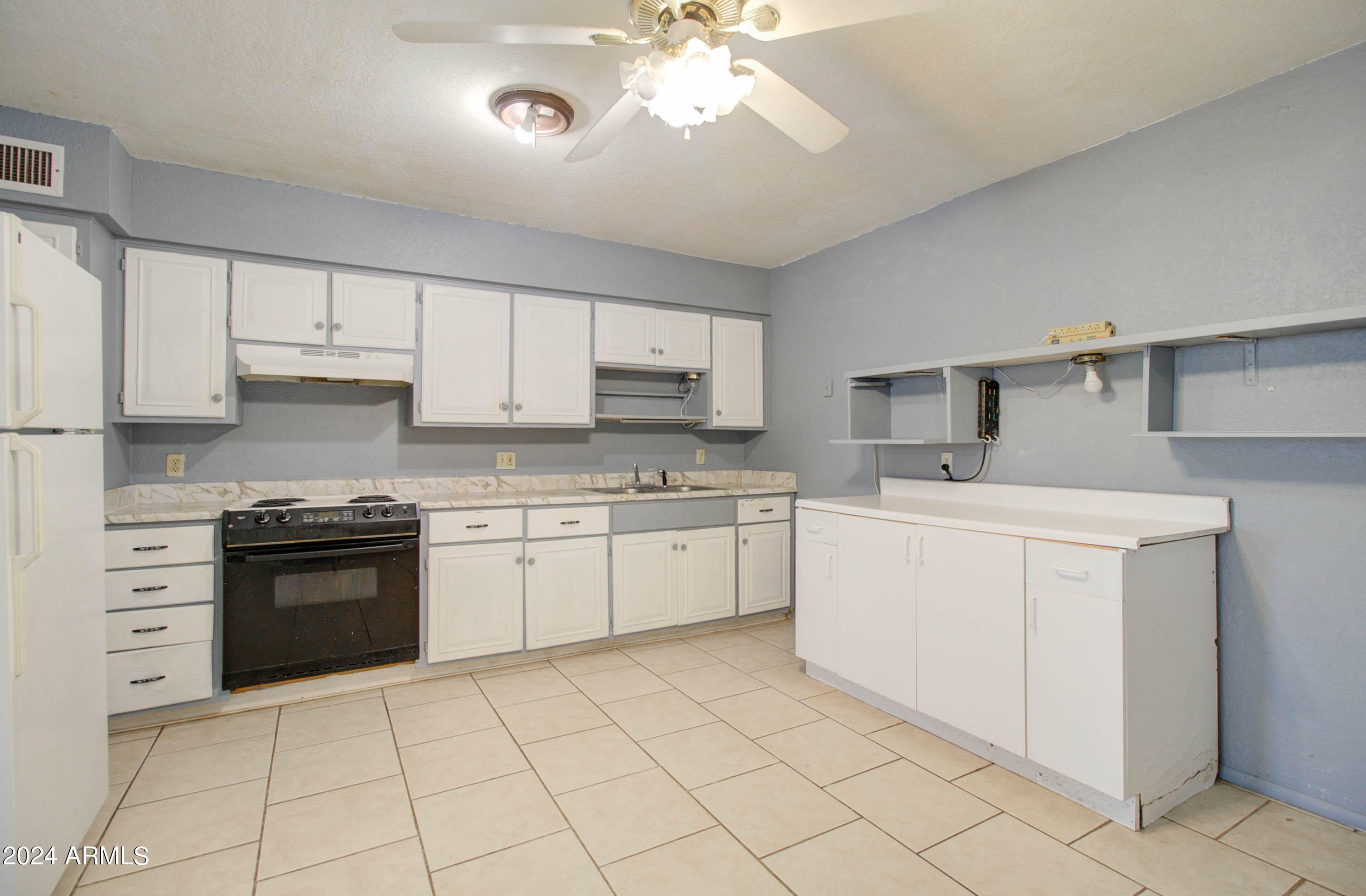216 W IVANHOE Road