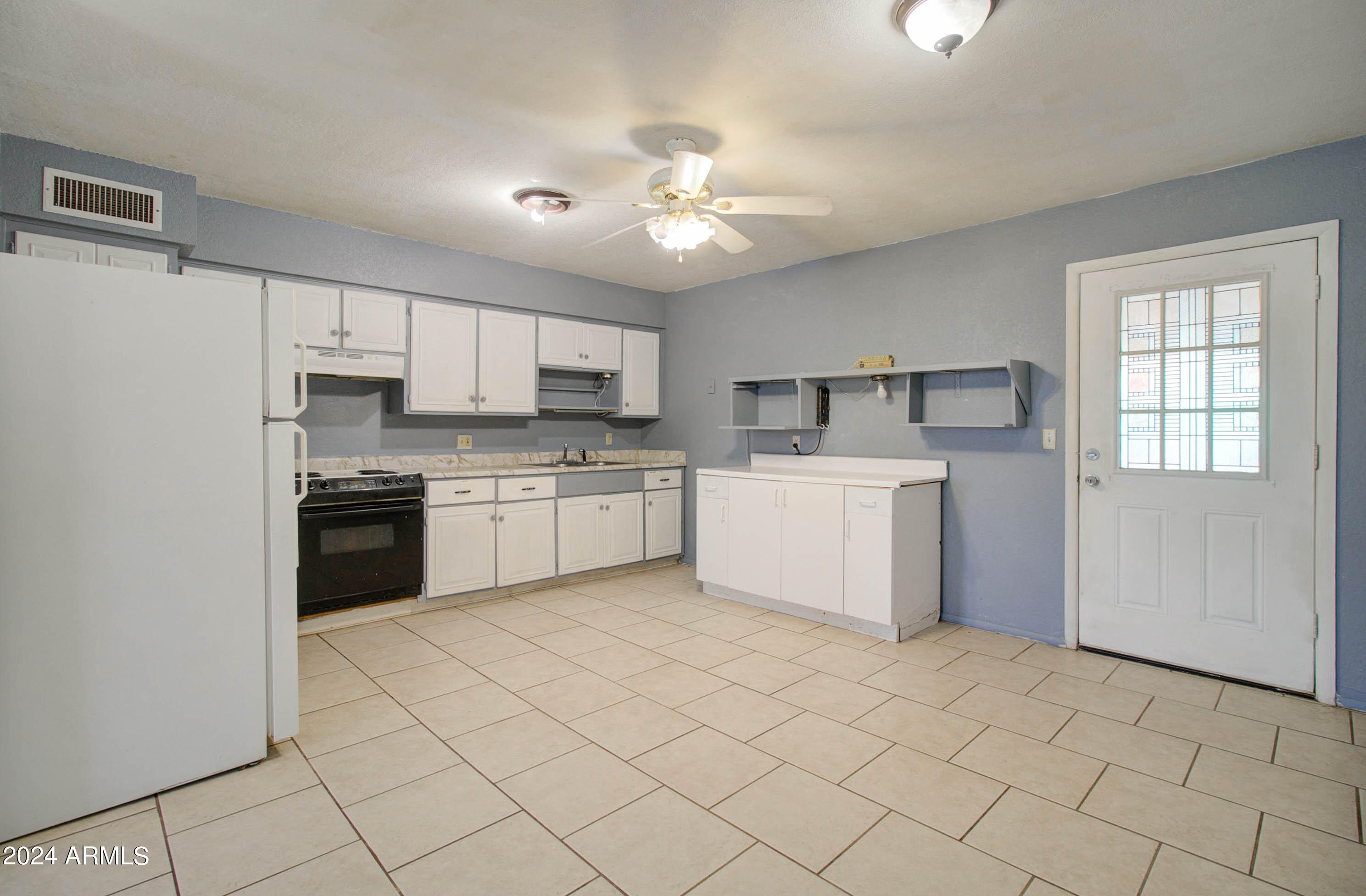 216 W IVANHOE Road
