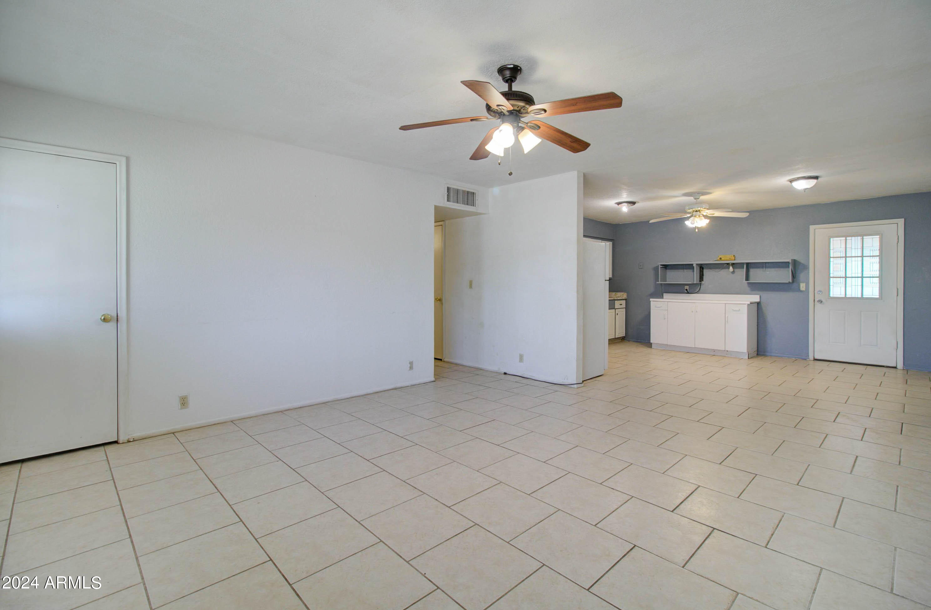 216 W IVANHOE Road