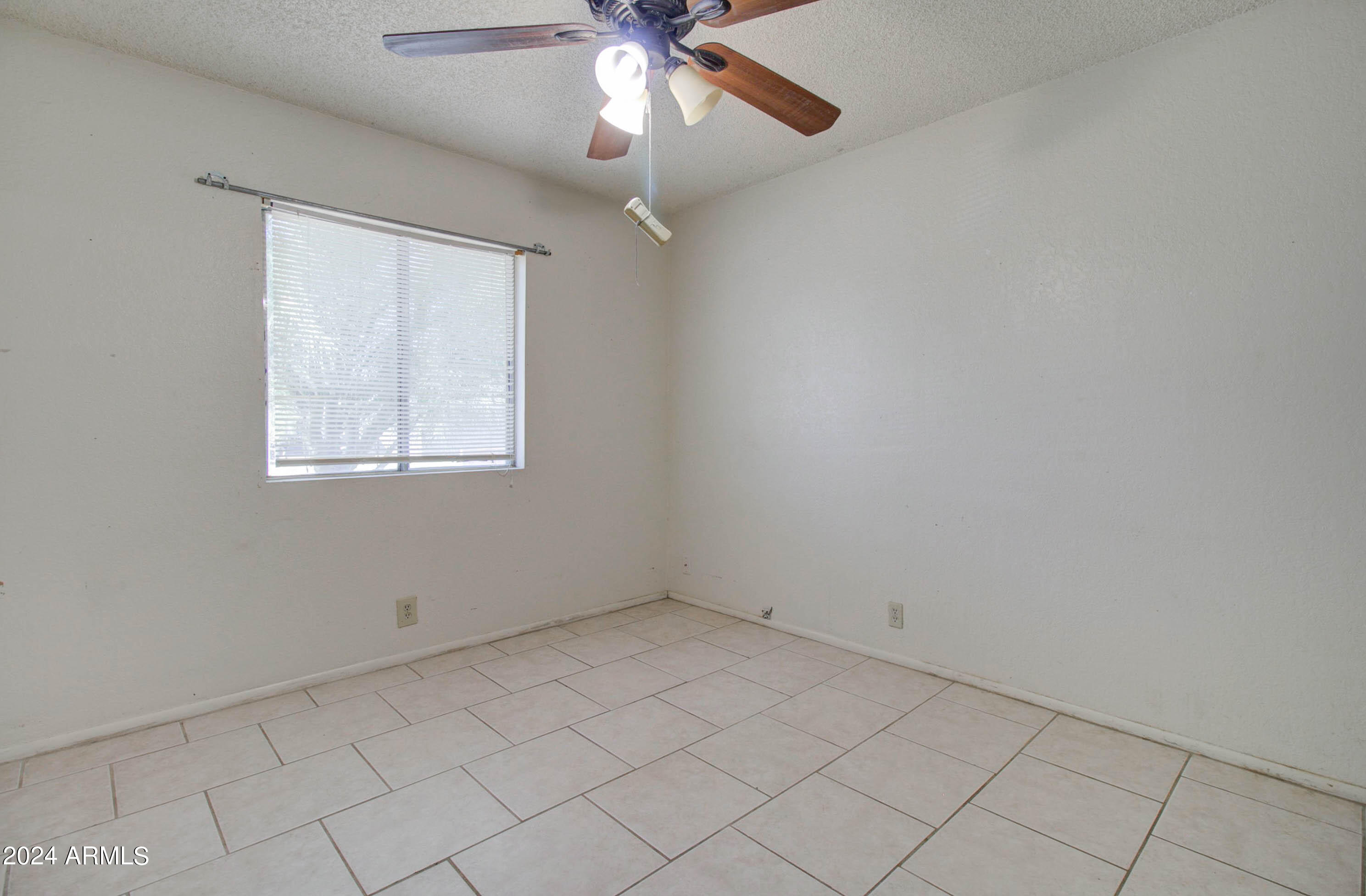 216 W IVANHOE Road