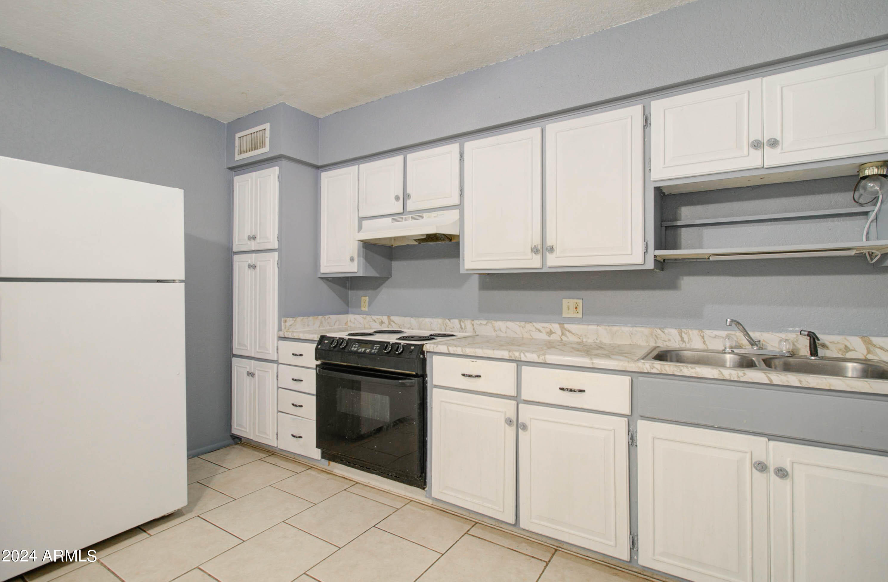 216 W IVANHOE Road