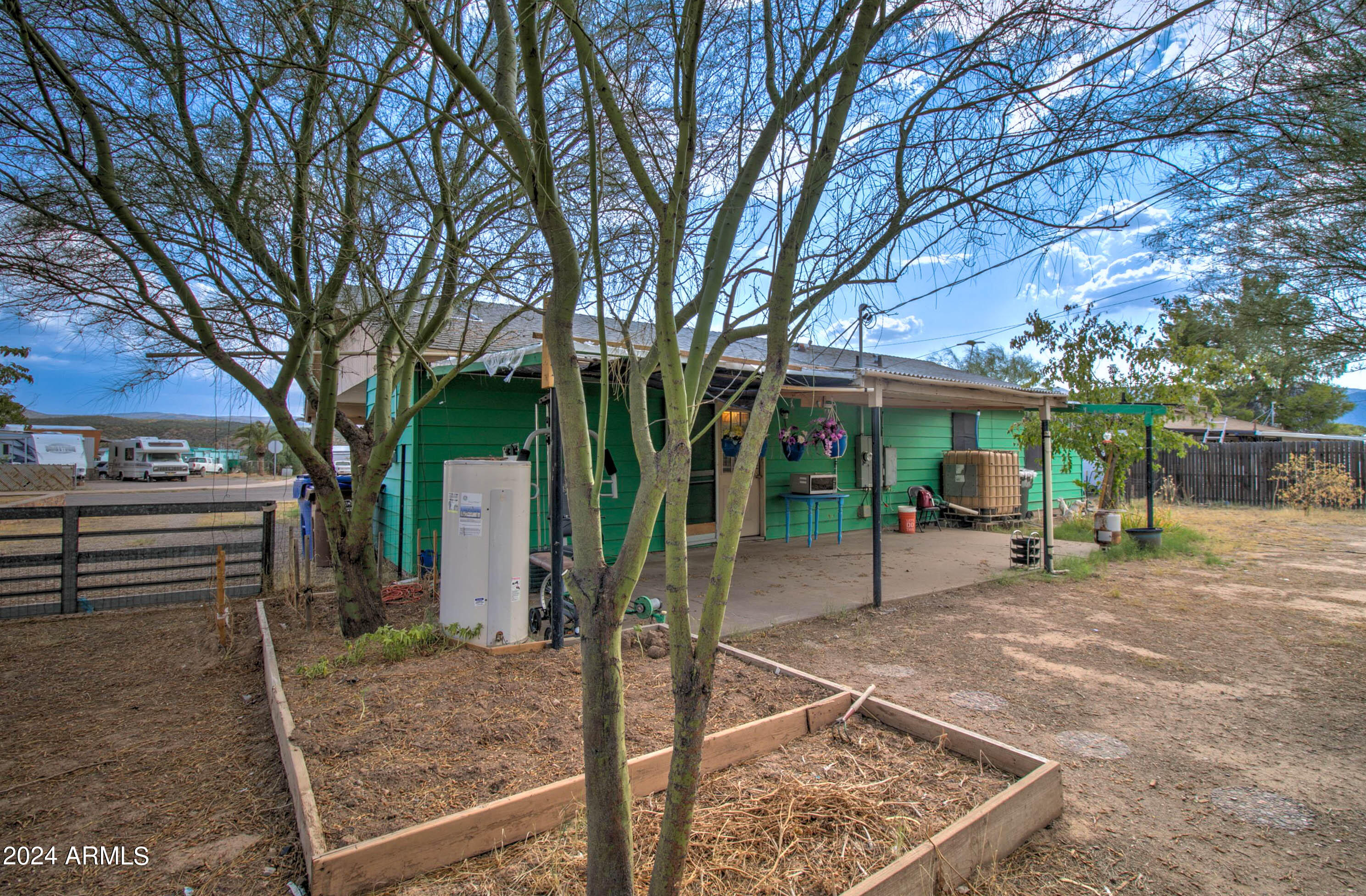 216 W IVANHOE Road