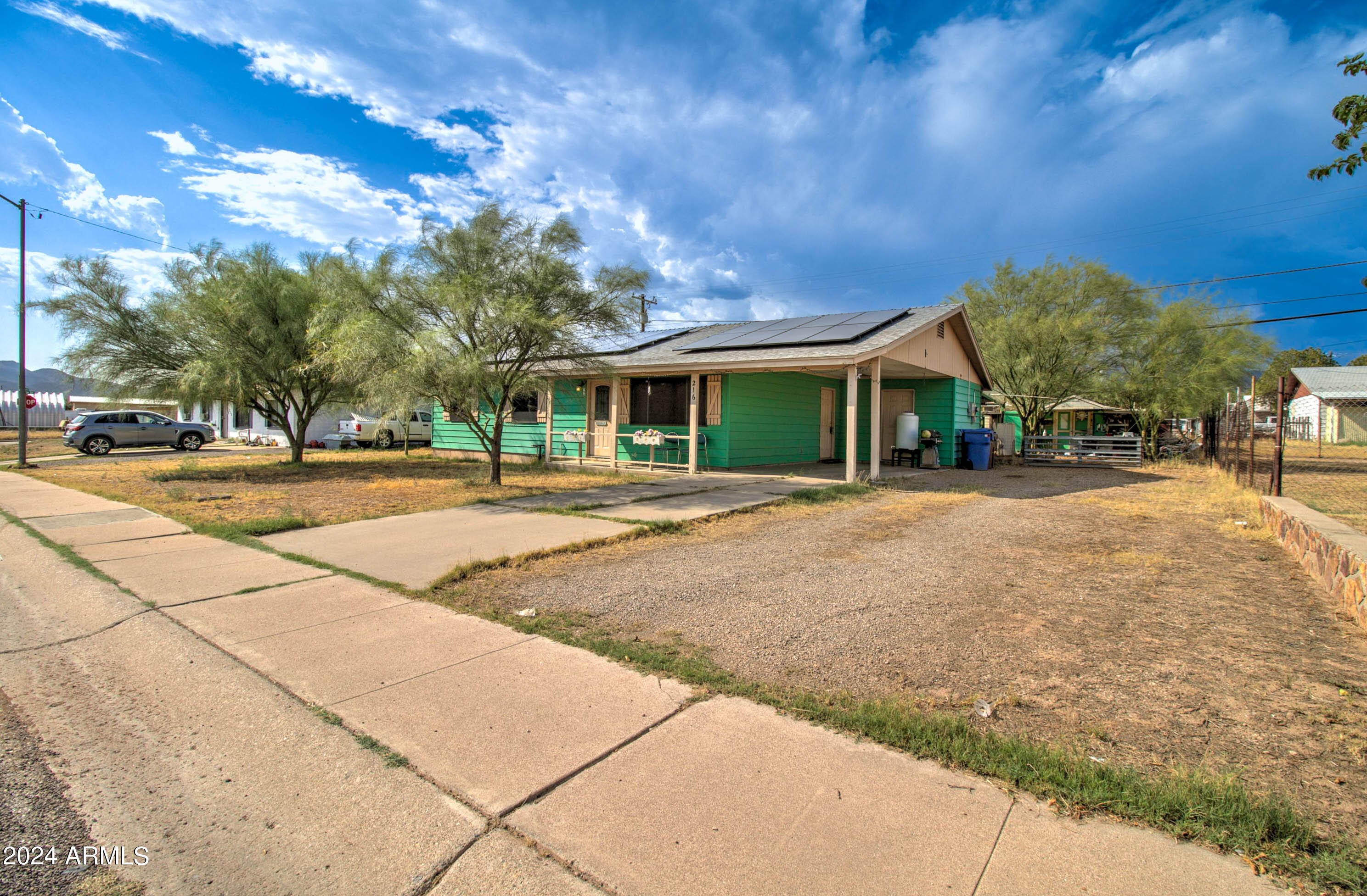 216 W IVANHOE Road
