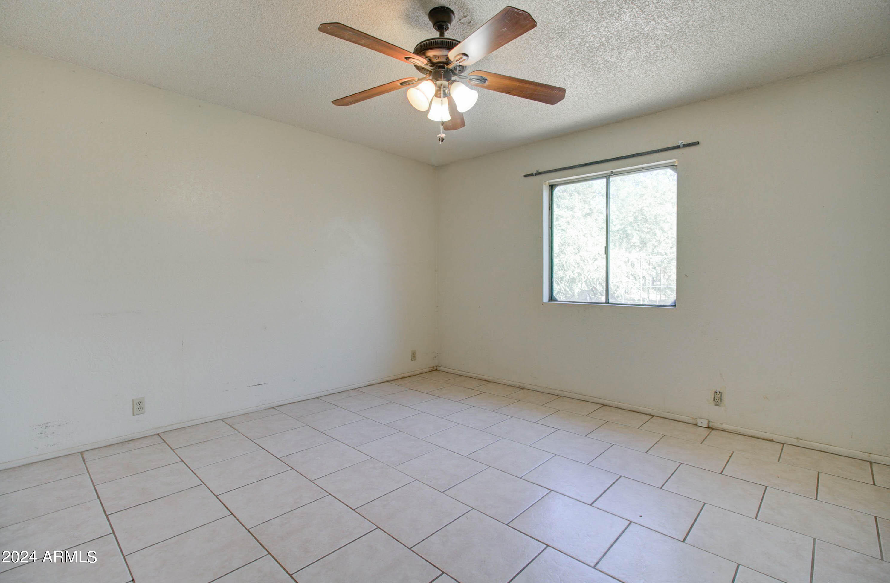 216 W IVANHOE Road