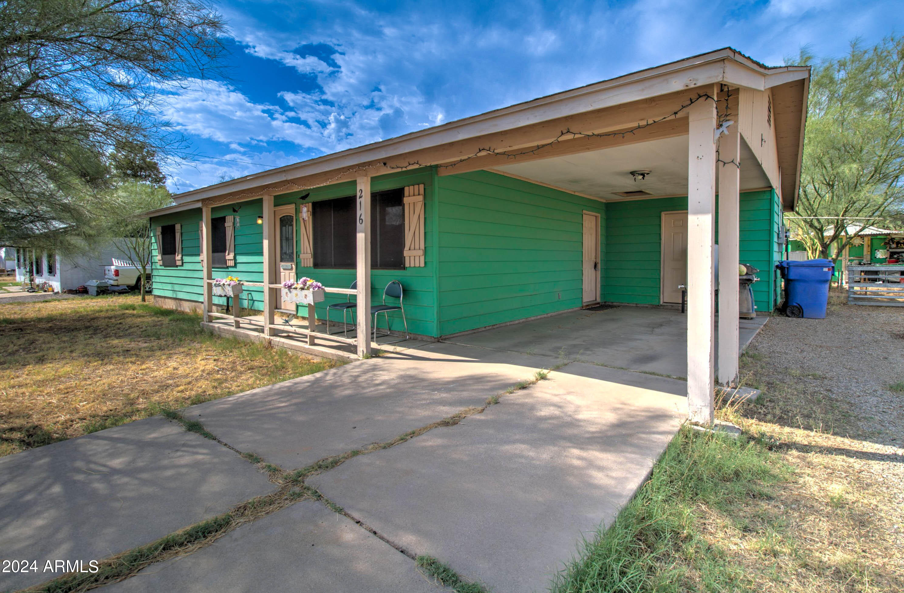 216 W IVANHOE Road
