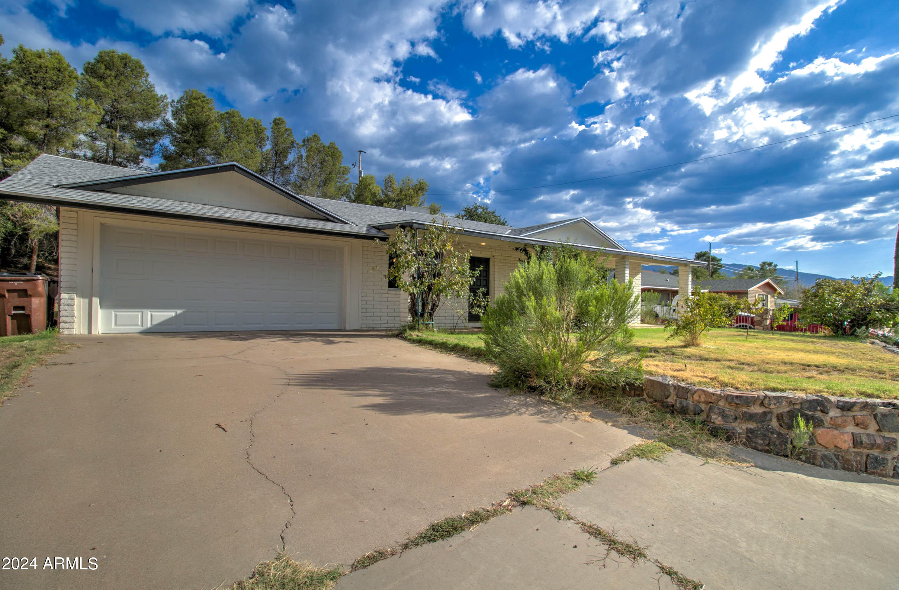 245 E HUNTER Drive