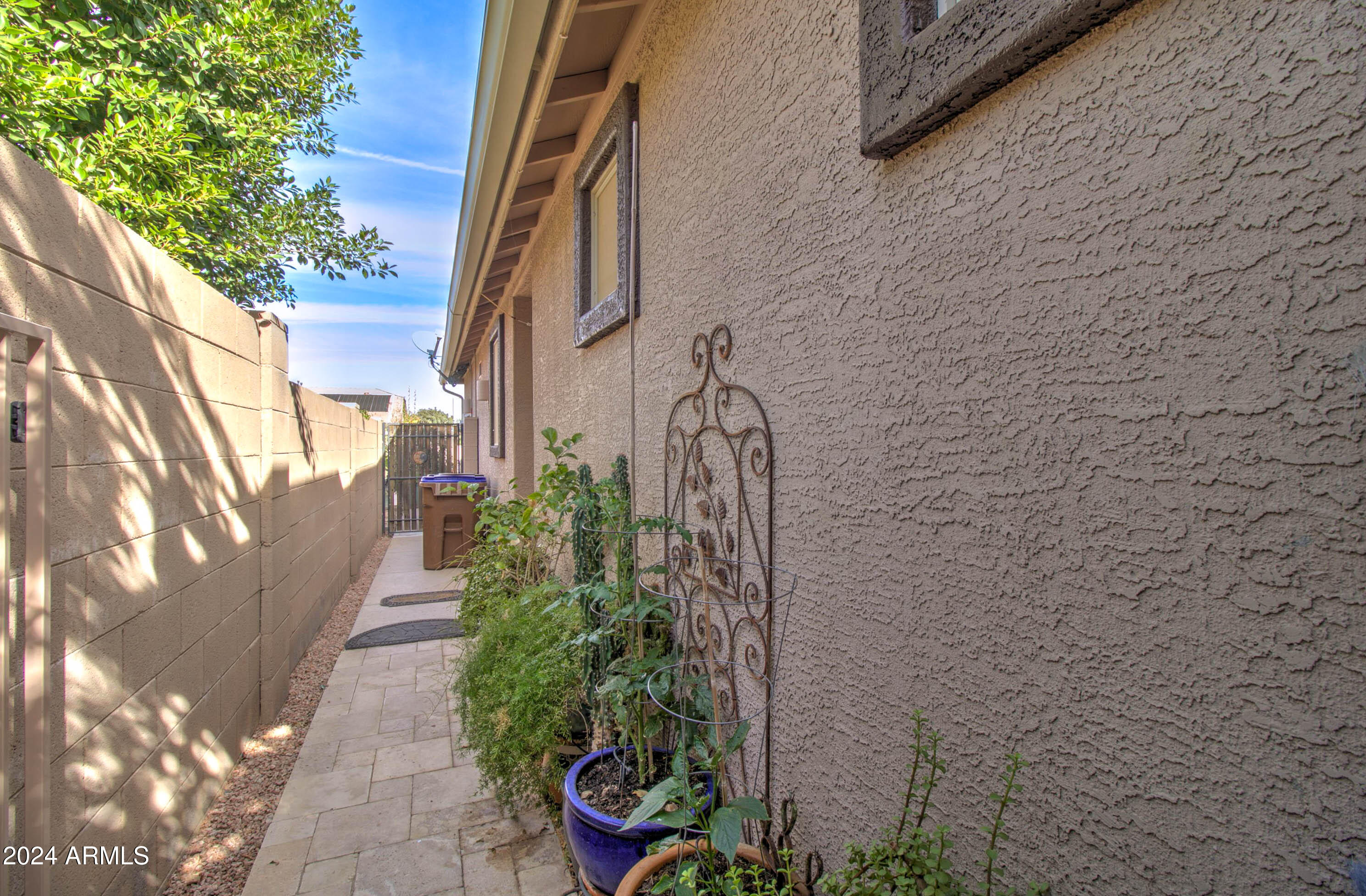 4323 W MAGGIE Drive