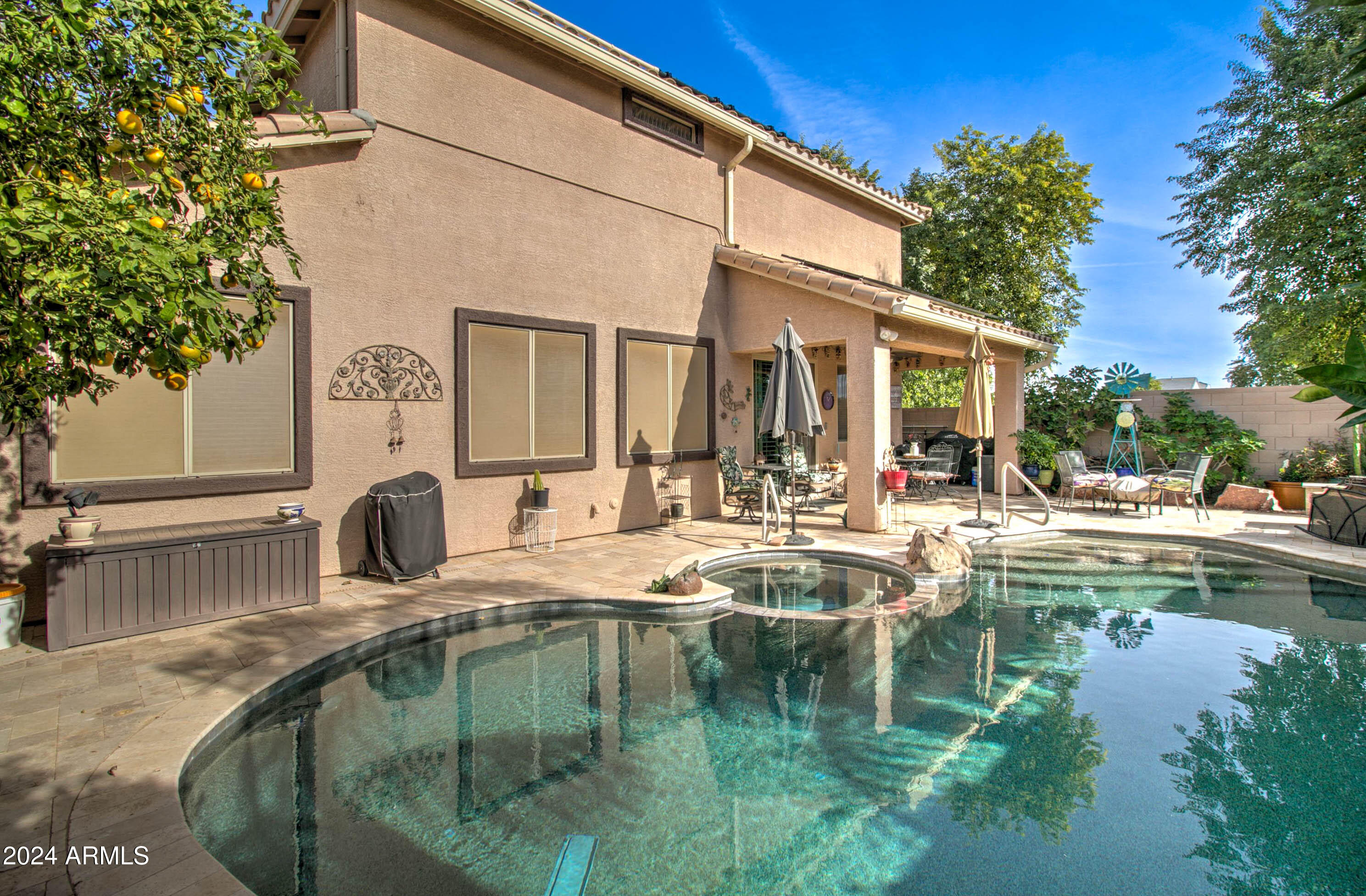 4323 W MAGGIE Drive