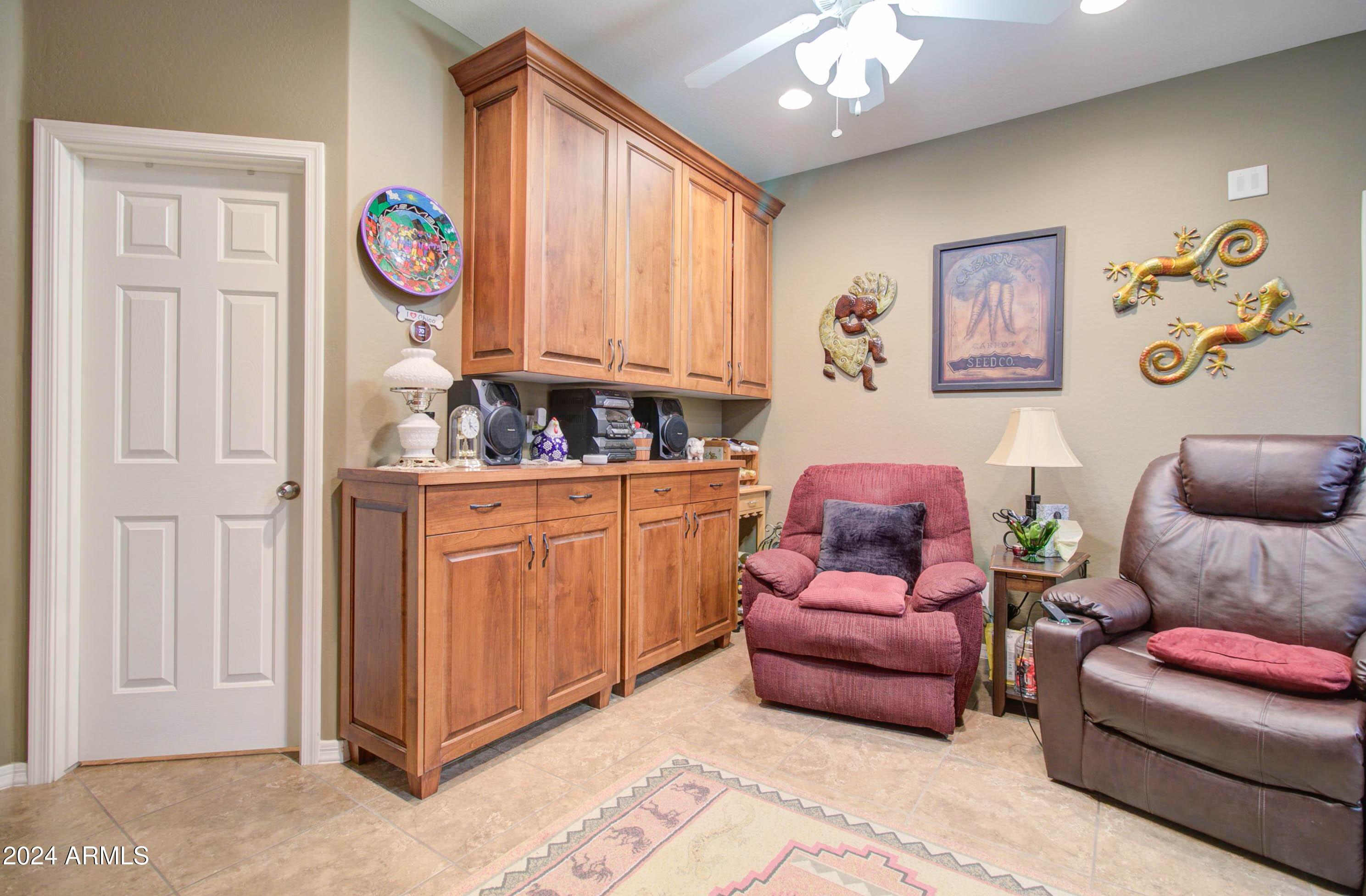 4323 W MAGGIE Drive