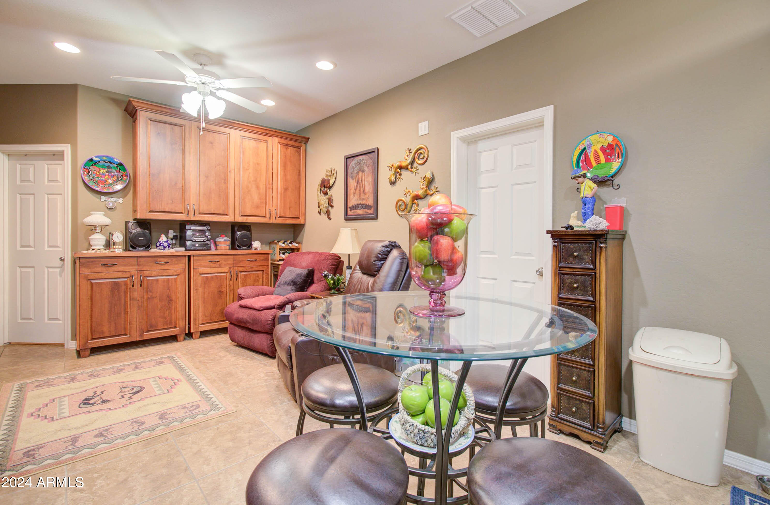4323 W MAGGIE Drive