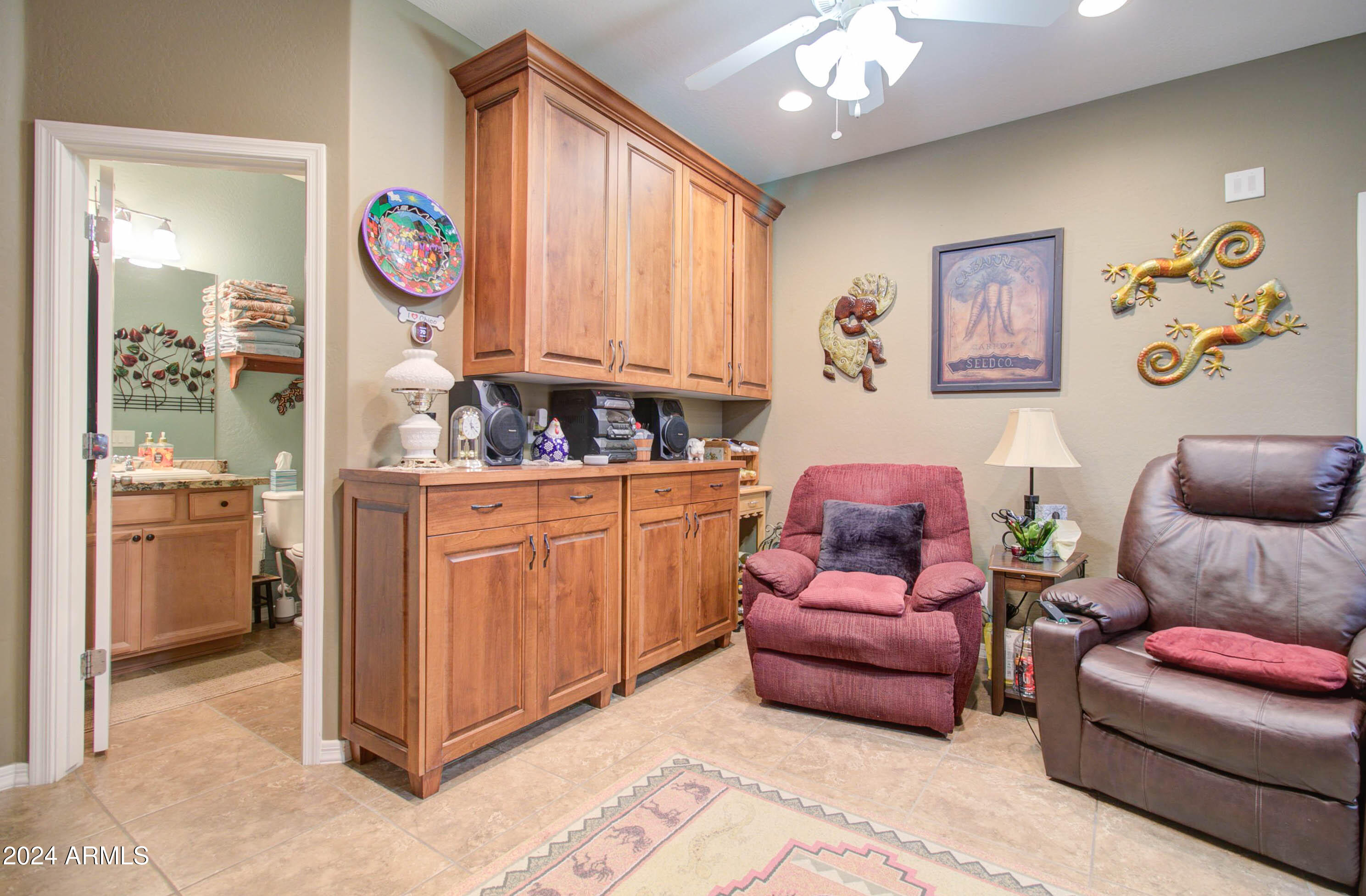 4323 W MAGGIE Drive