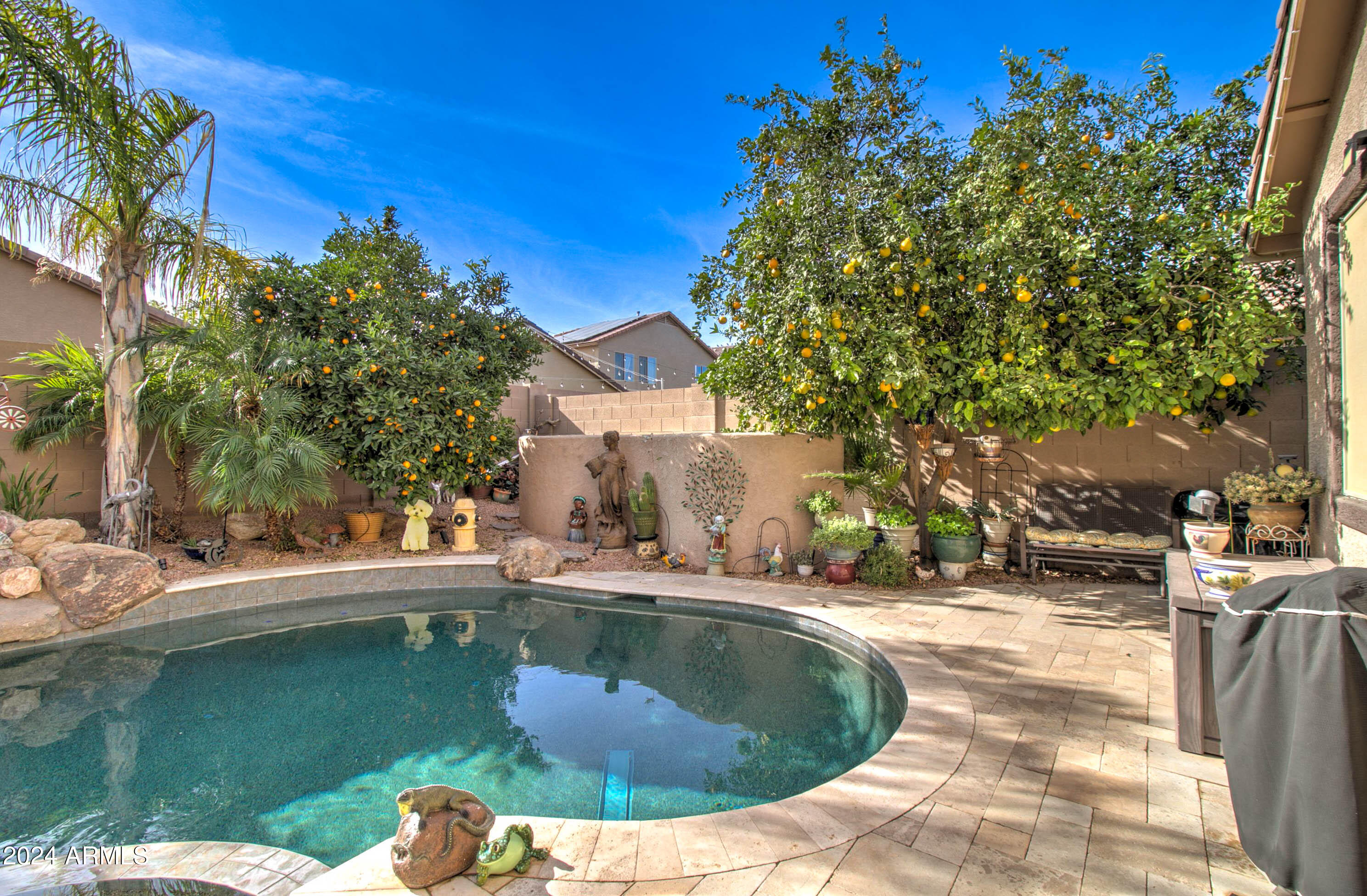 4323 W MAGGIE Drive