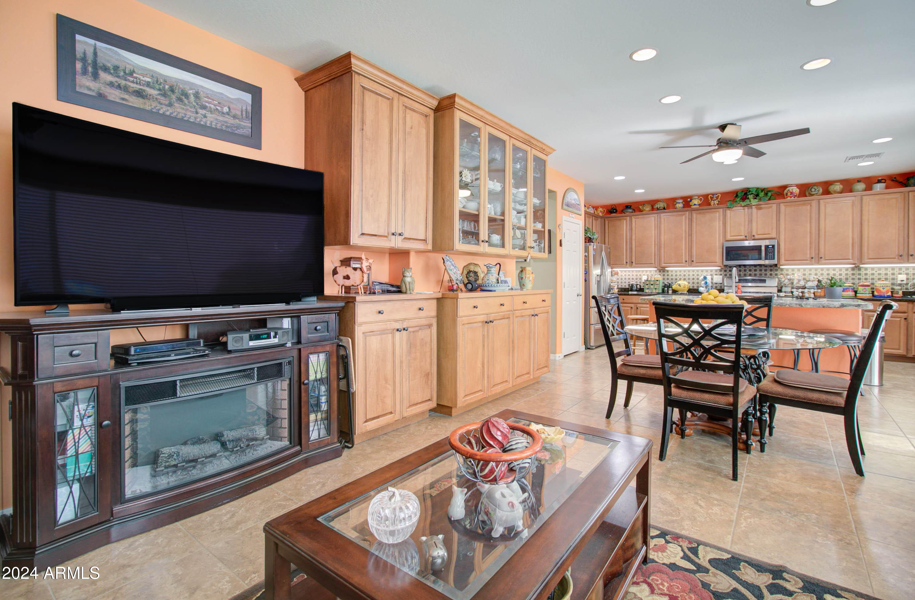 4323 W MAGGIE Drive
