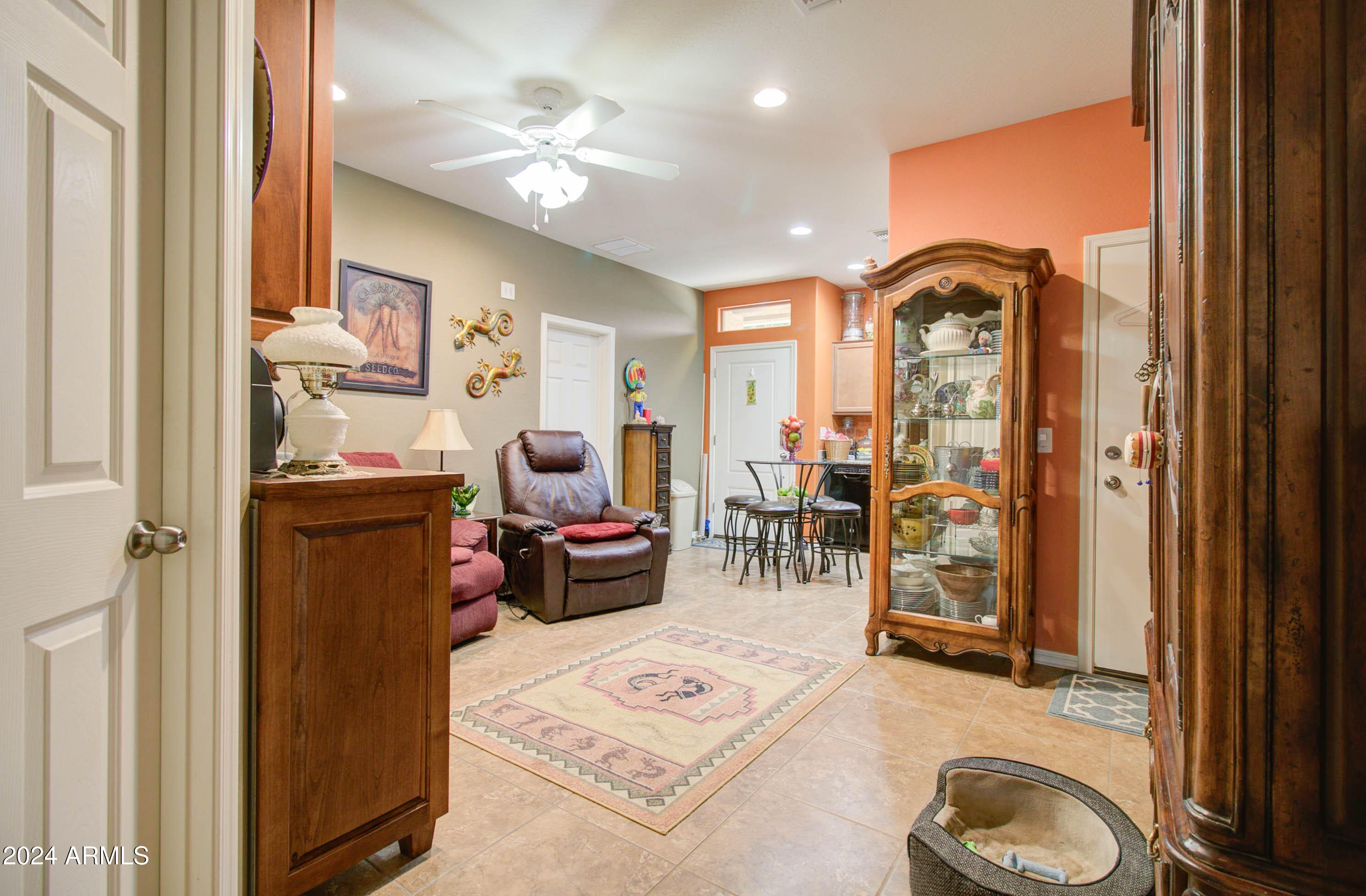 4323 W MAGGIE Drive