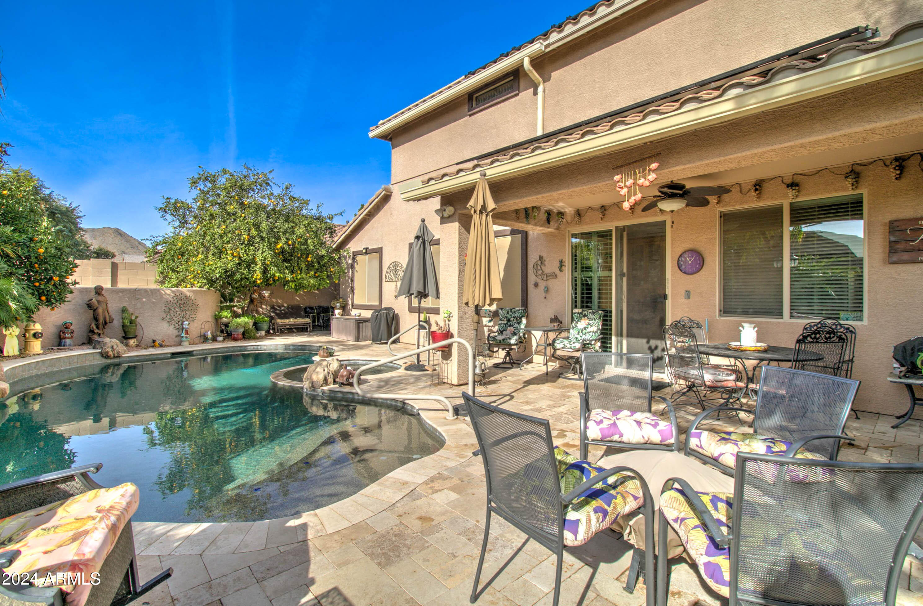 4323 W MAGGIE Drive