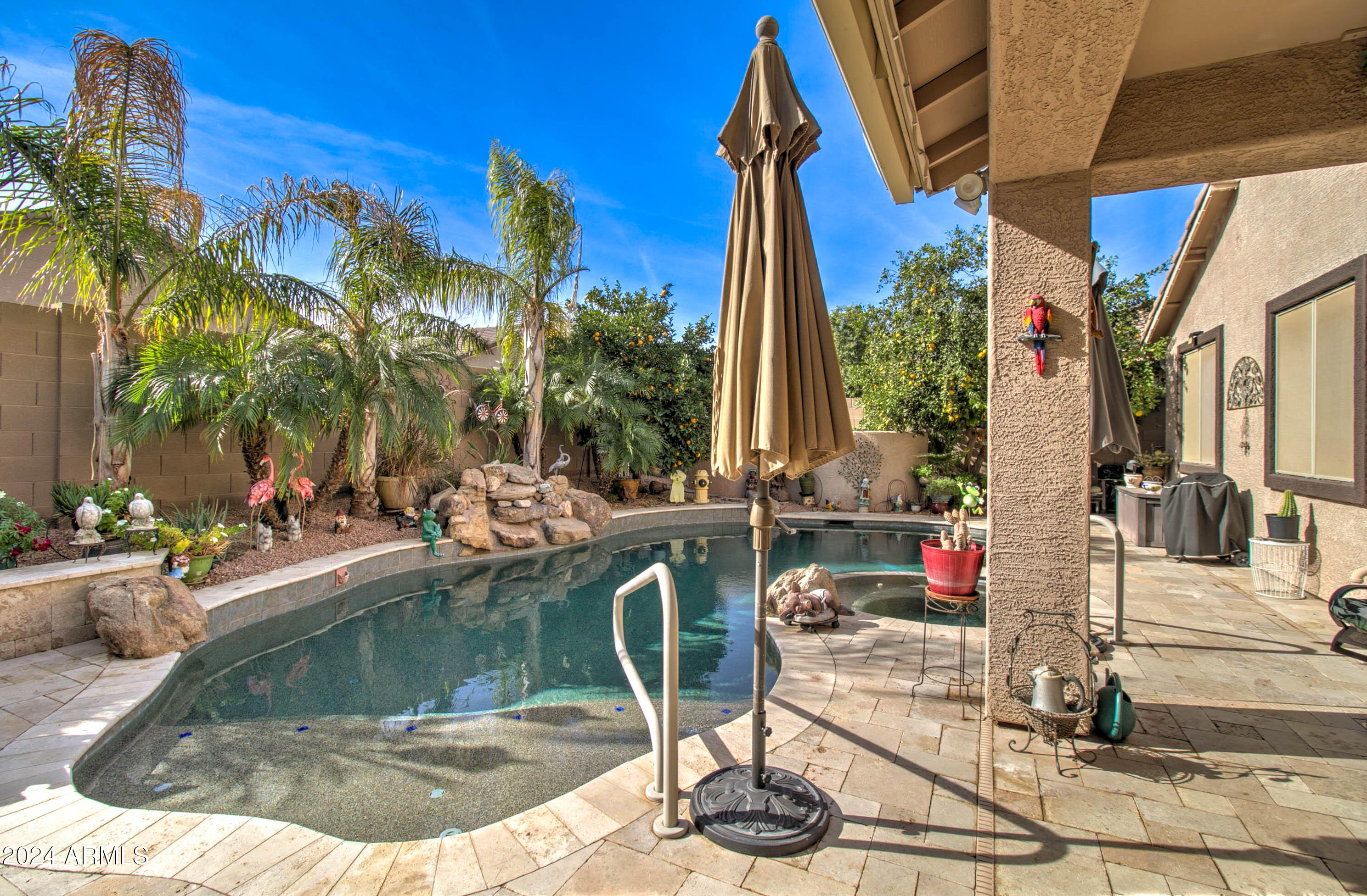 4323 W MAGGIE Drive