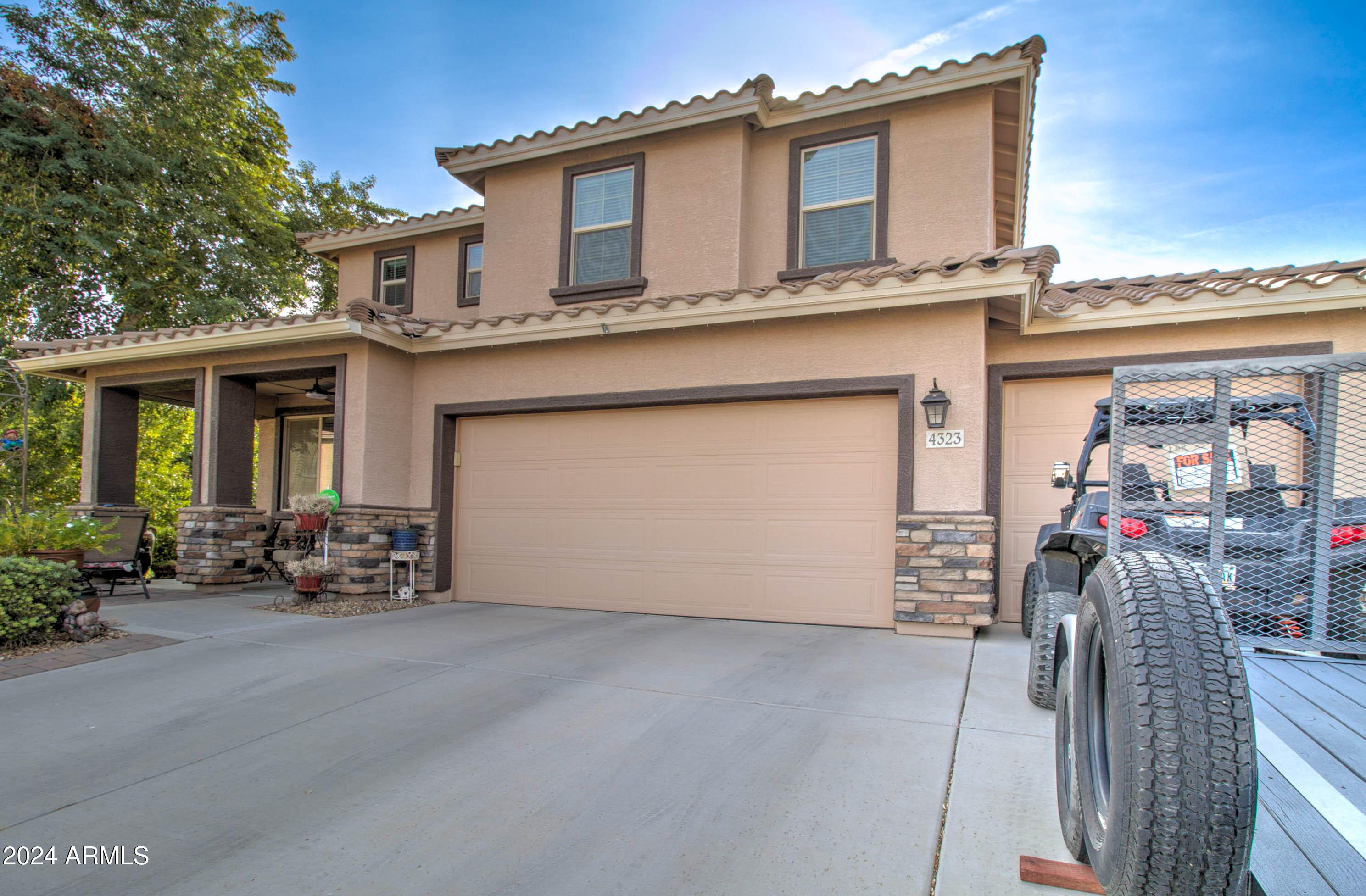 4323 W MAGGIE Drive