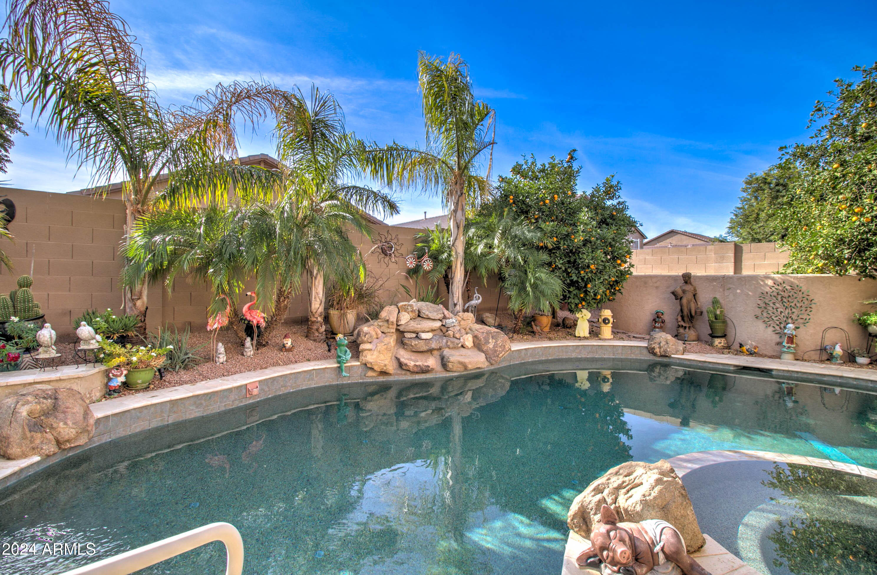 4323 W MAGGIE Drive
