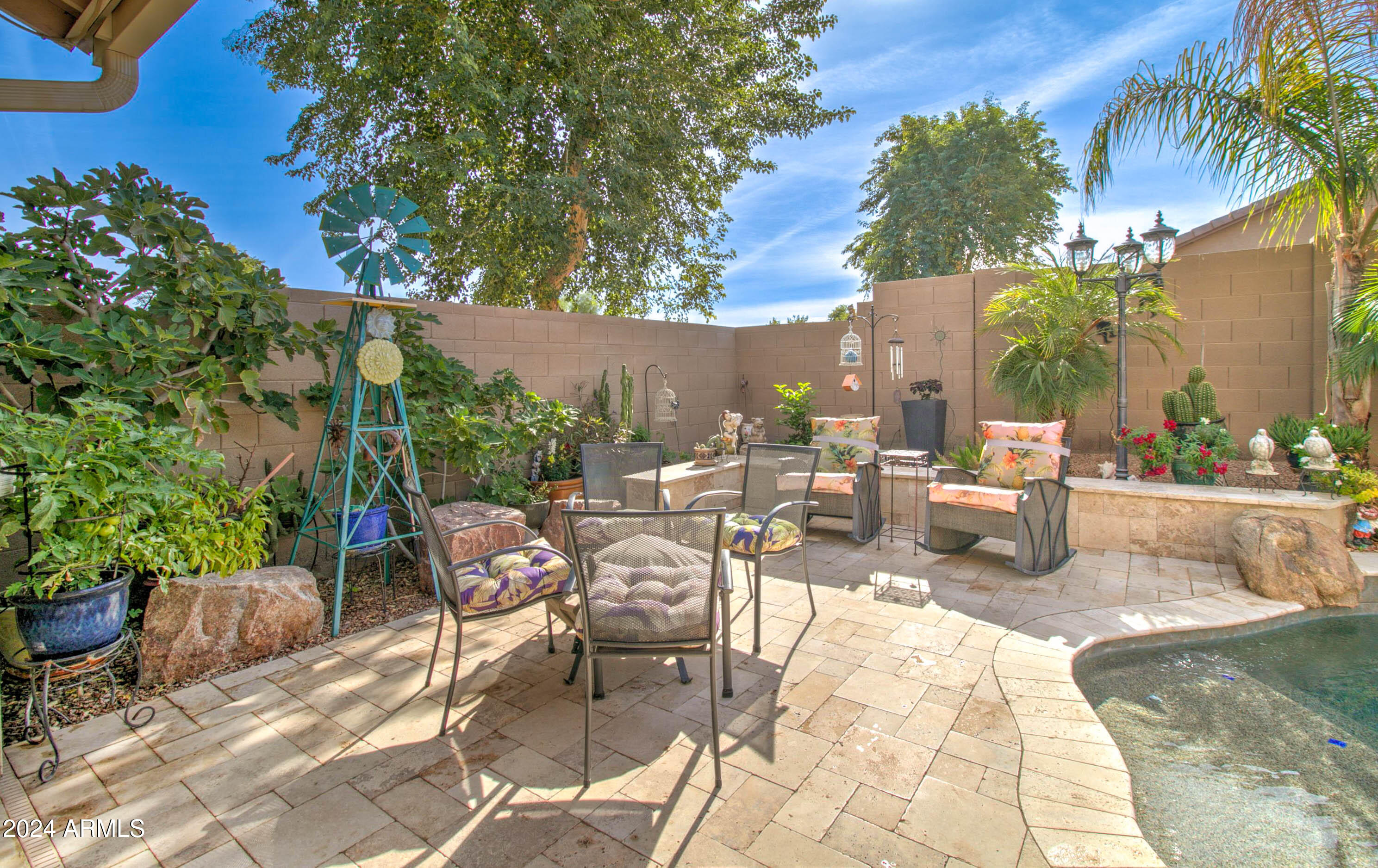 4323 W MAGGIE Drive