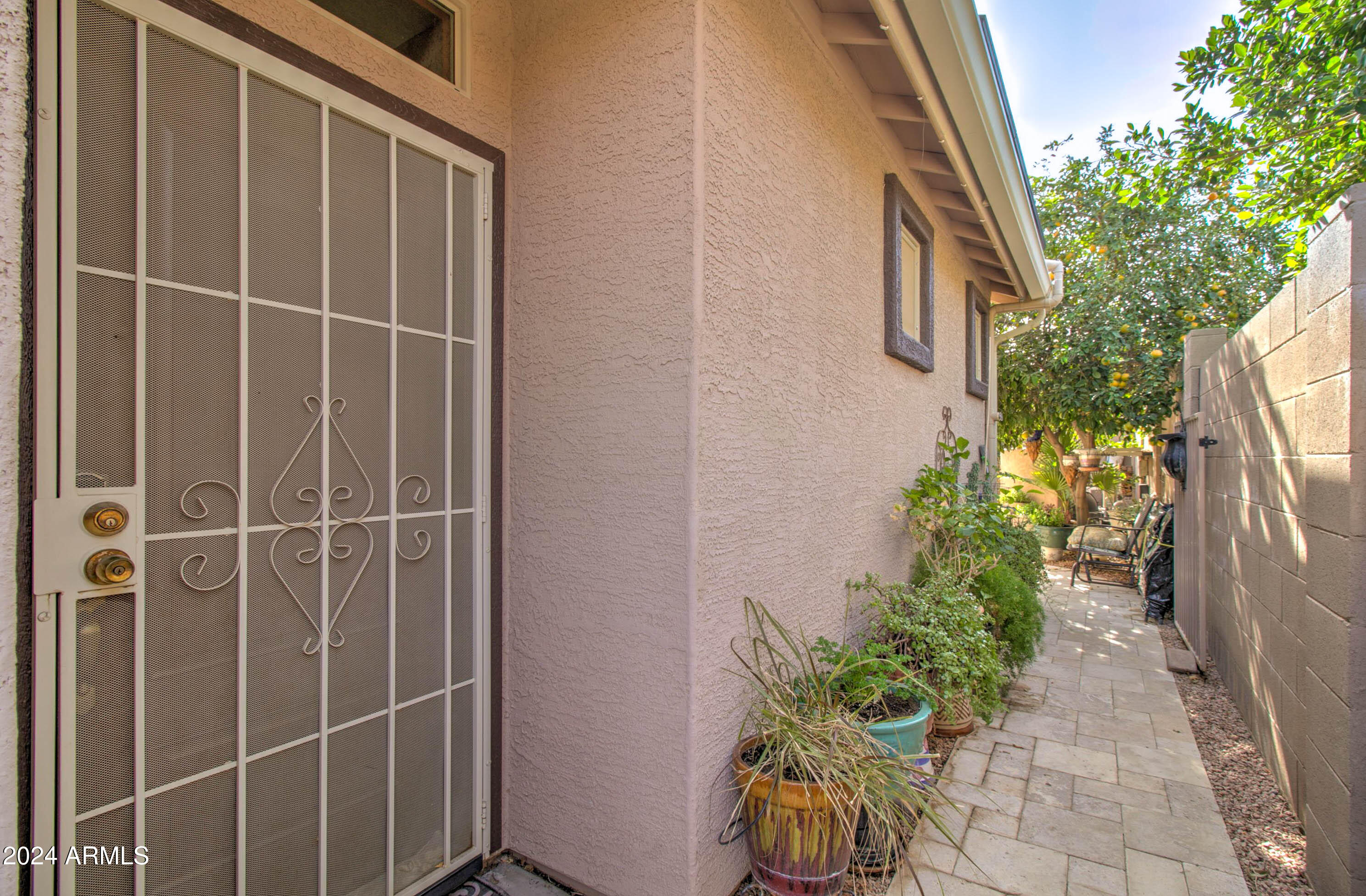 4323 W MAGGIE Drive