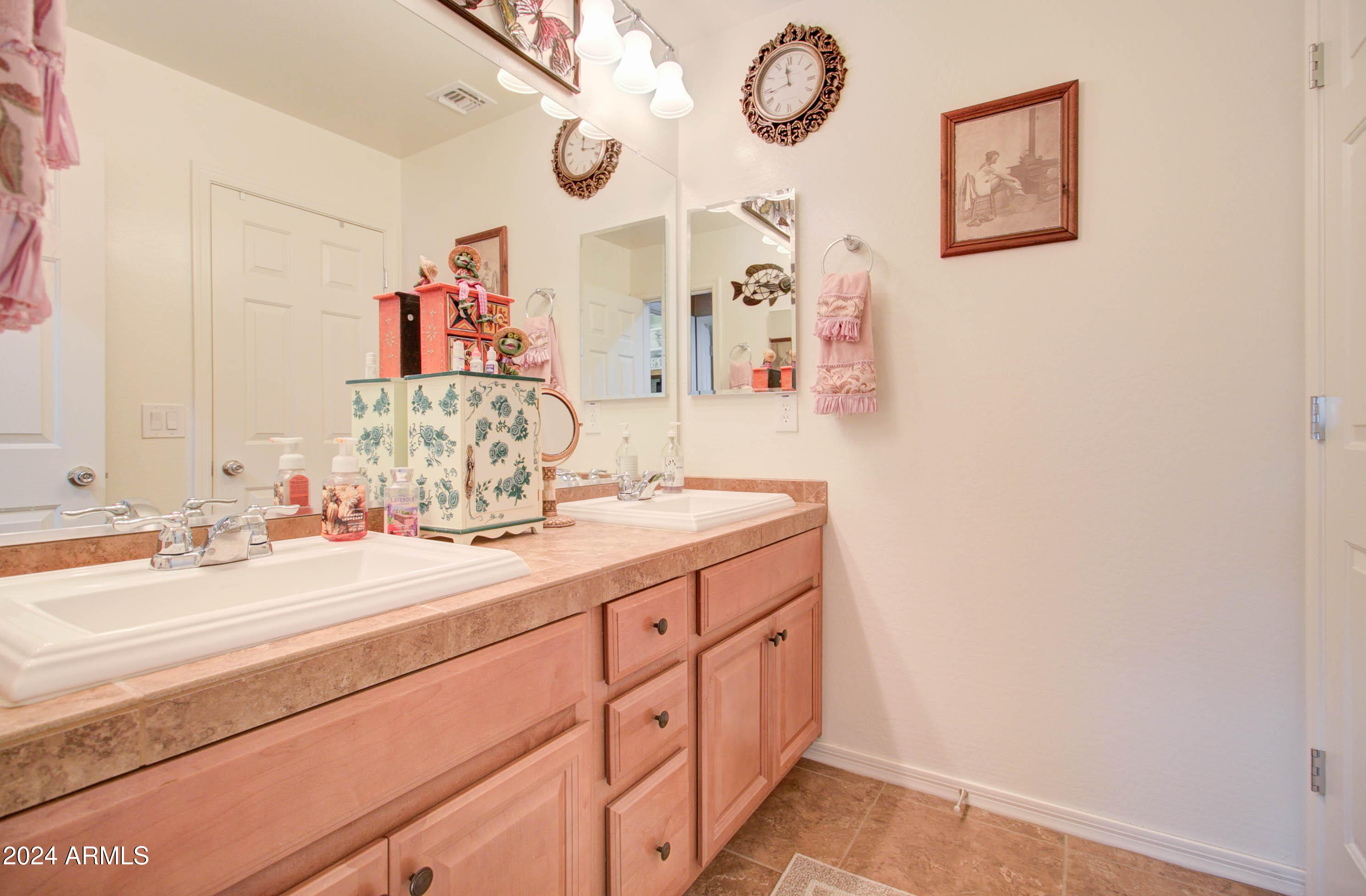 4323 W MAGGIE Drive