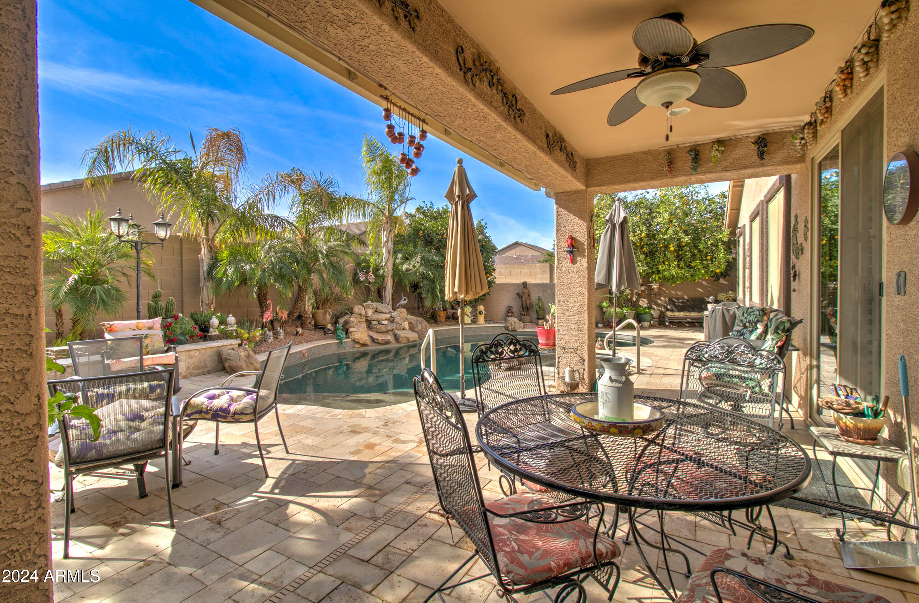 4323 W MAGGIE Drive