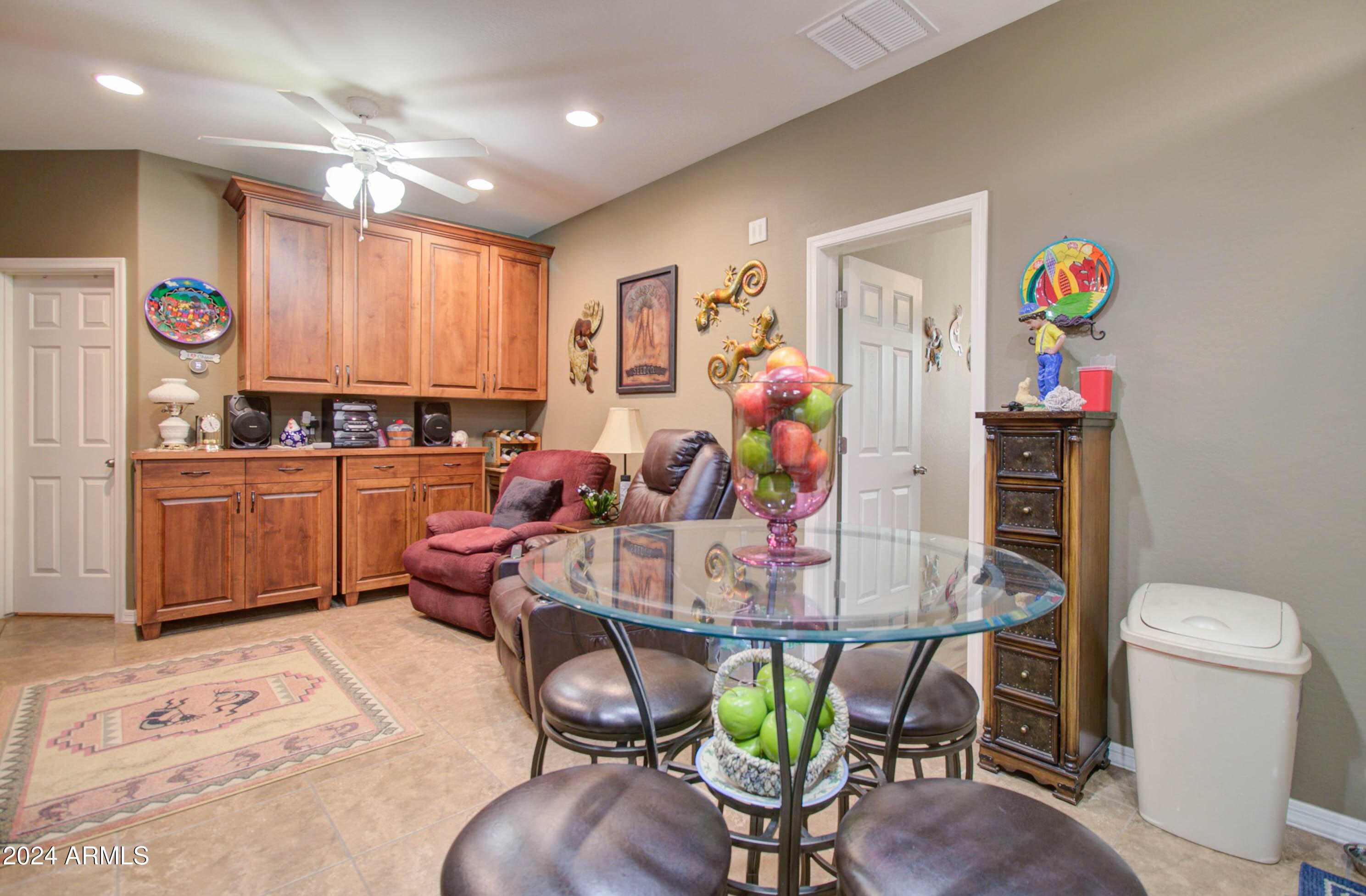 4323 W MAGGIE Drive