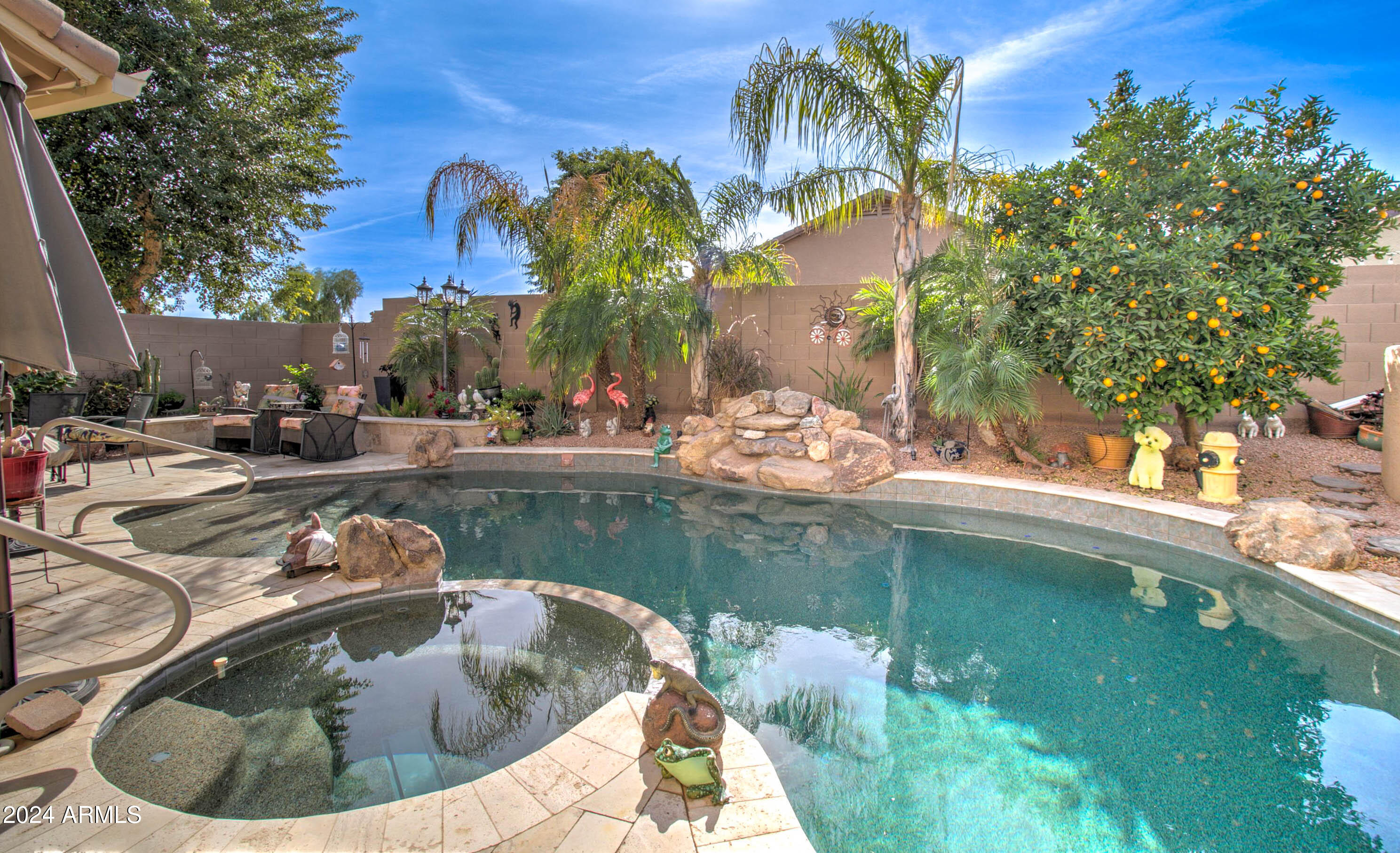 4323 W MAGGIE Drive