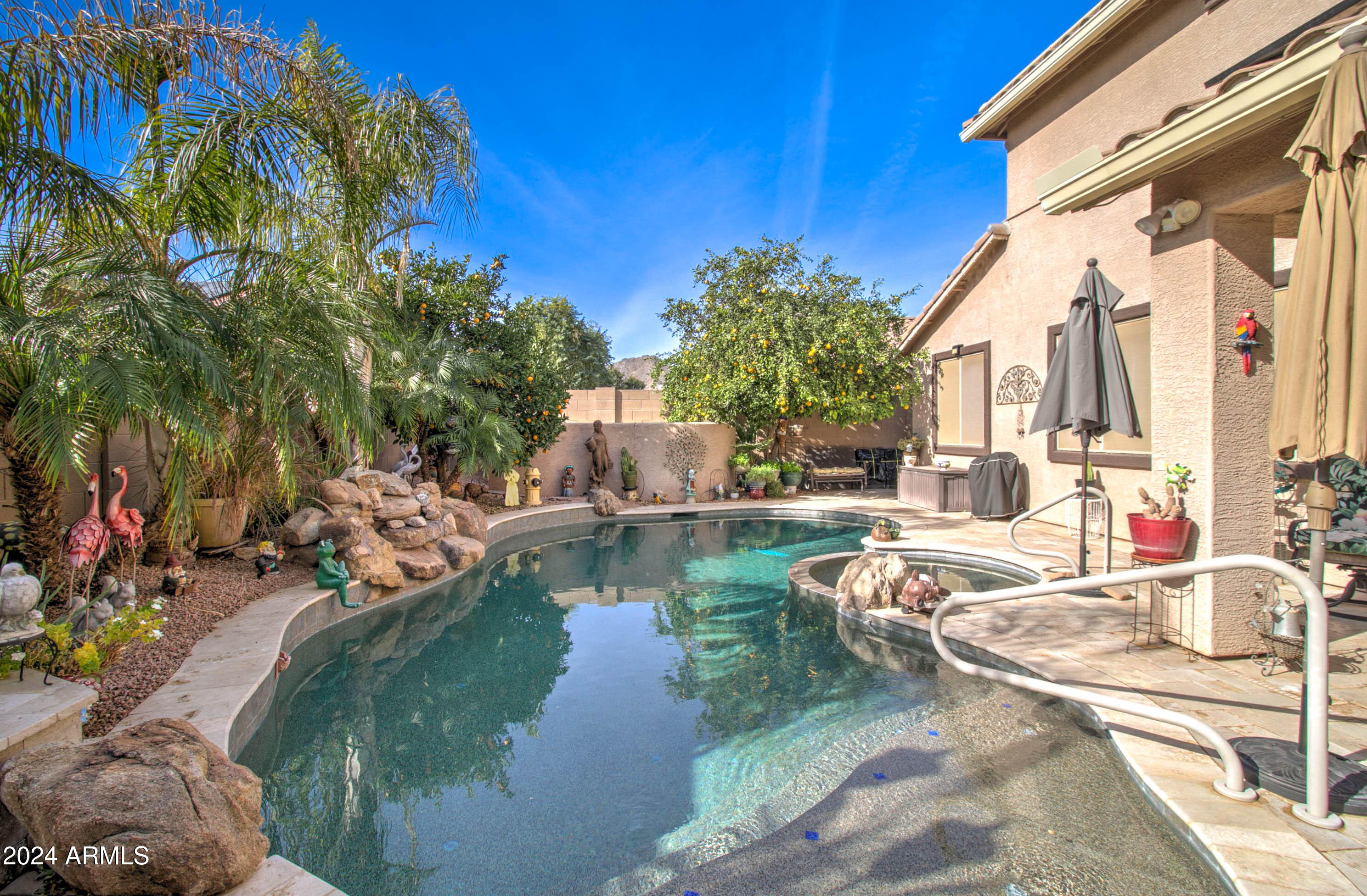 4323 W MAGGIE Drive