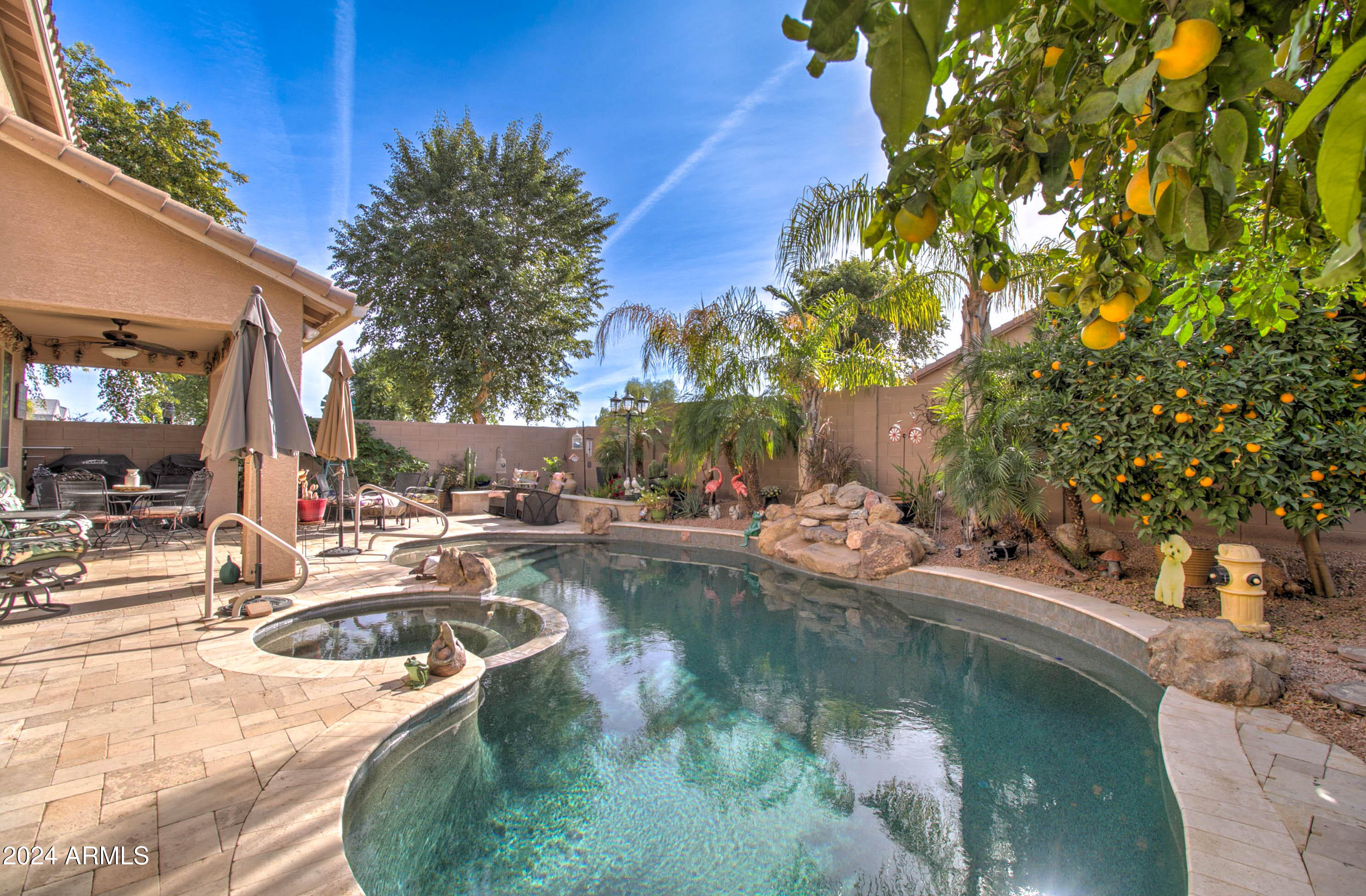 4323 W MAGGIE Drive
