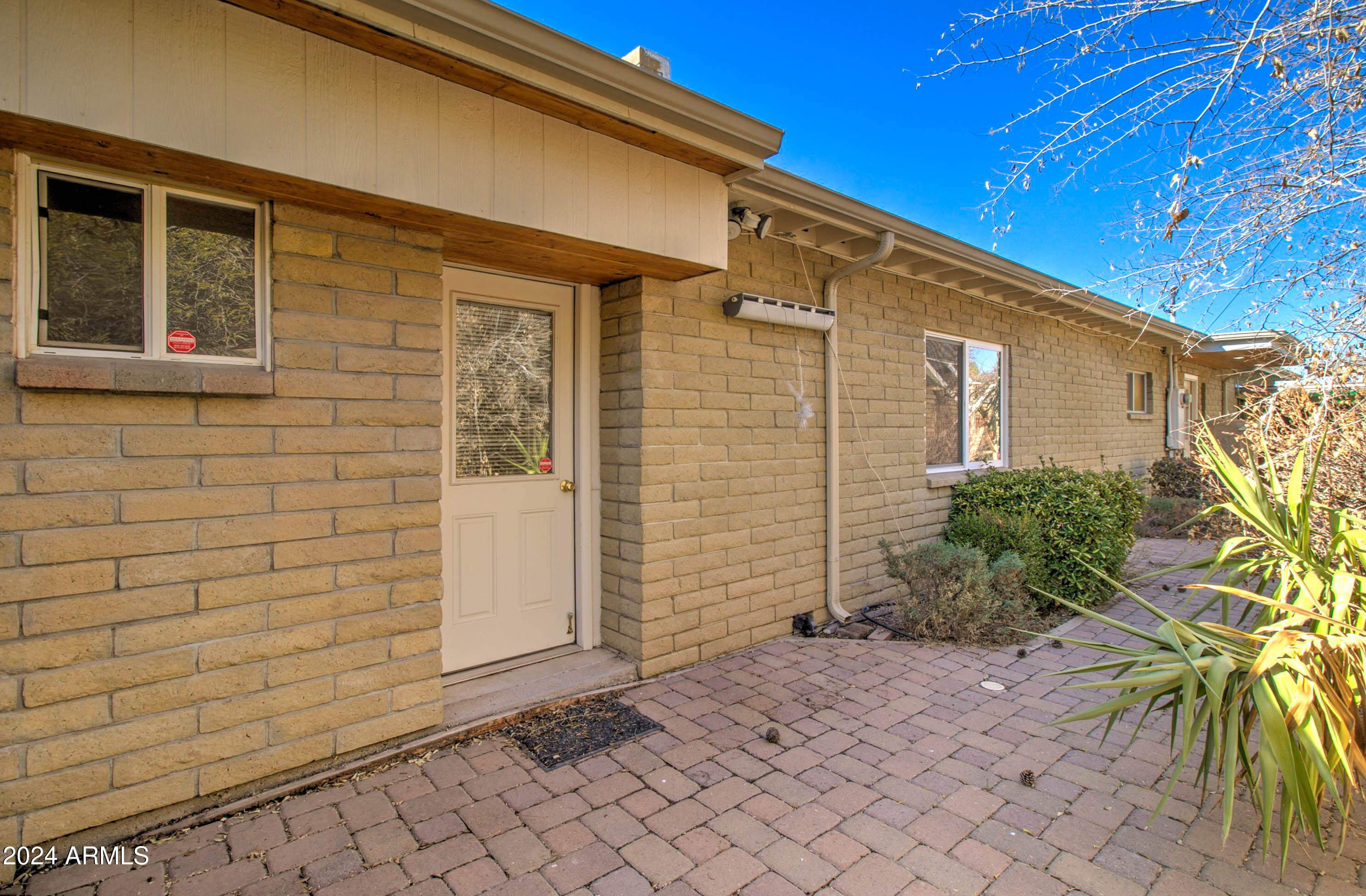 295 E HUNTER Drive