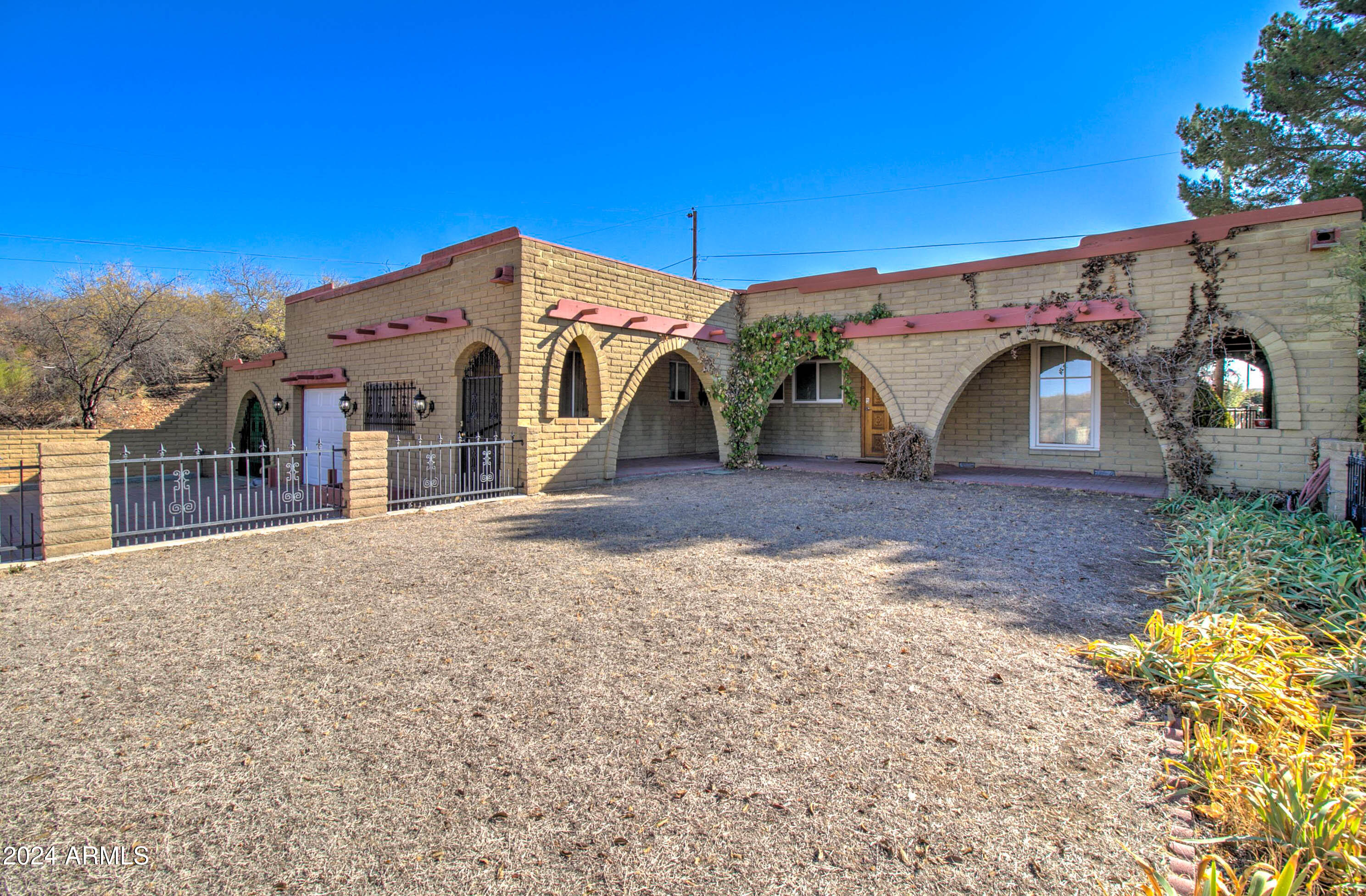 295 E HUNTER Drive