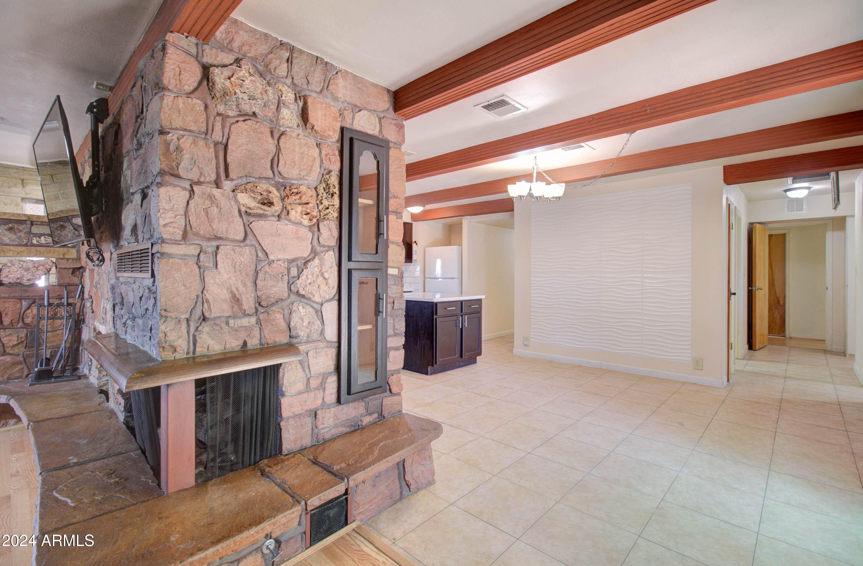 295 E HUNTER Drive