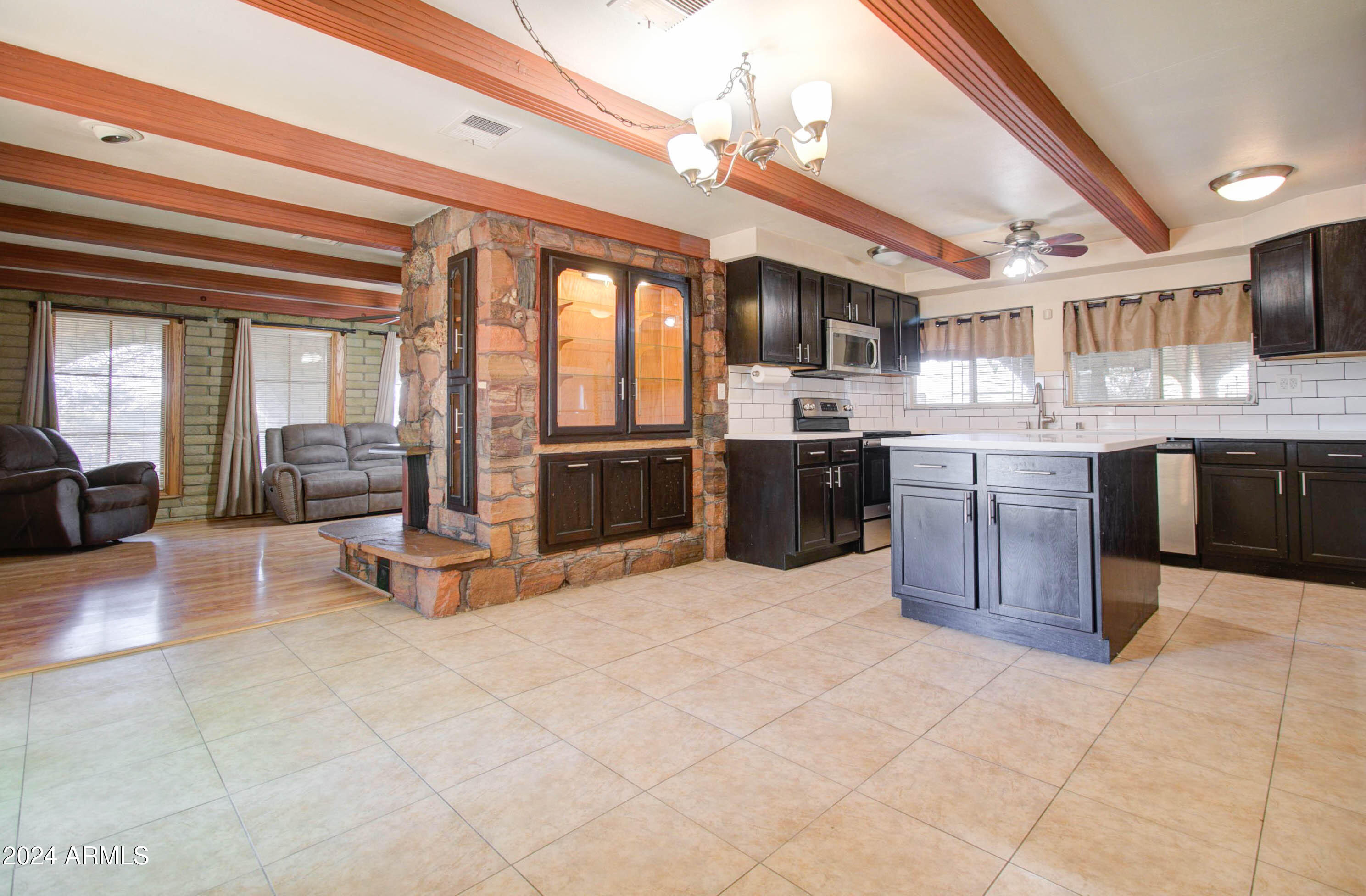 295 E HUNTER Drive