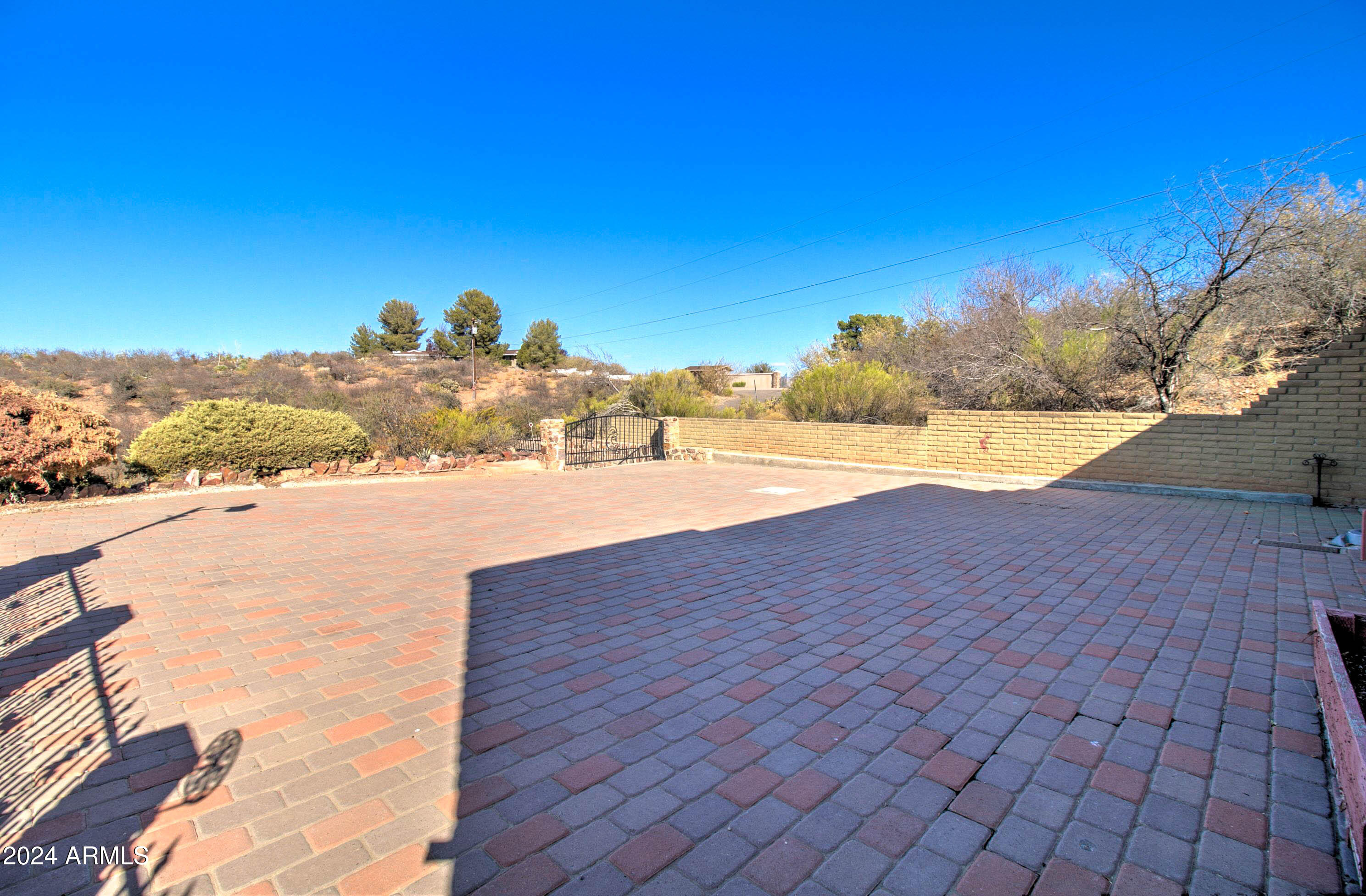 295 E HUNTER Drive