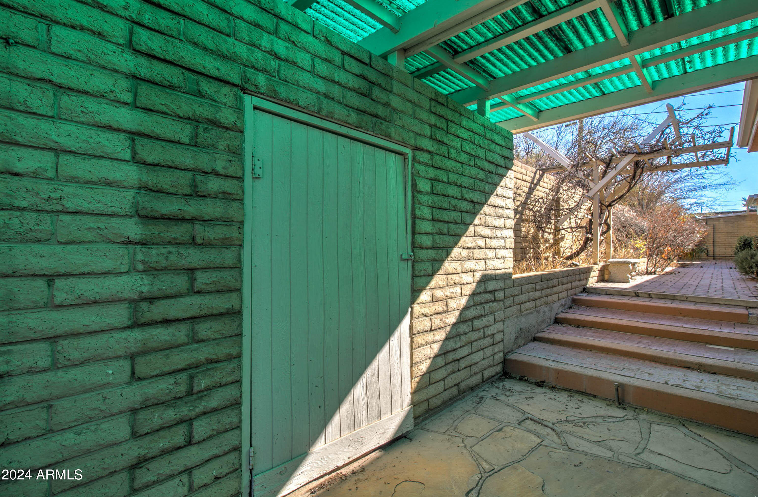 295 E HUNTER Drive