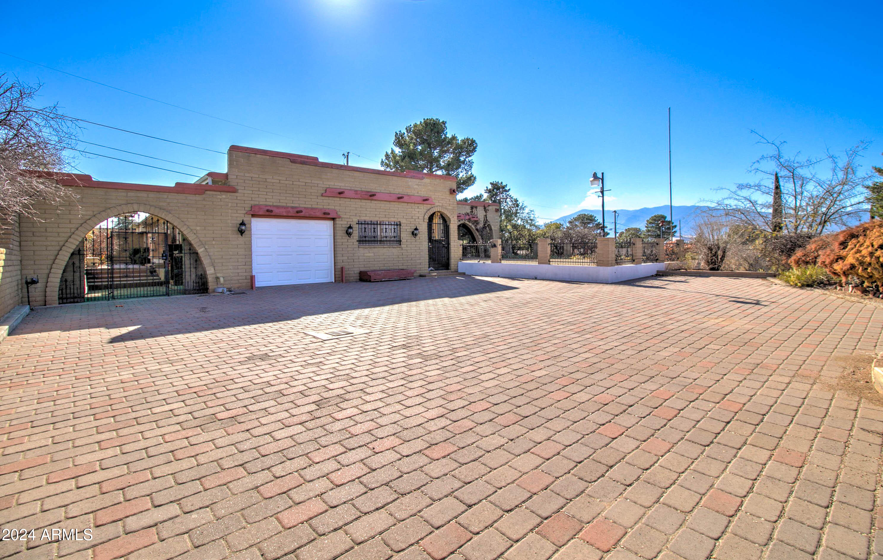 295 E HUNTER Drive