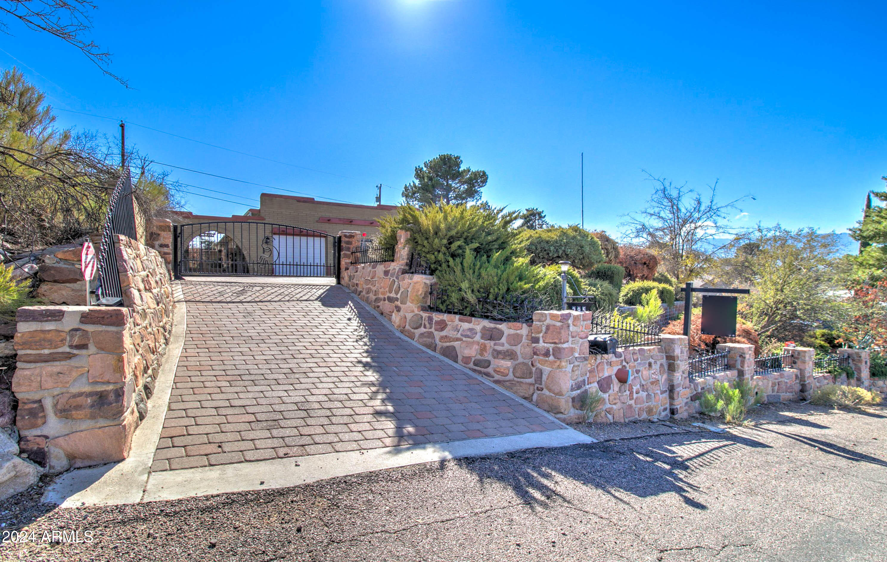 295 E HUNTER Drive