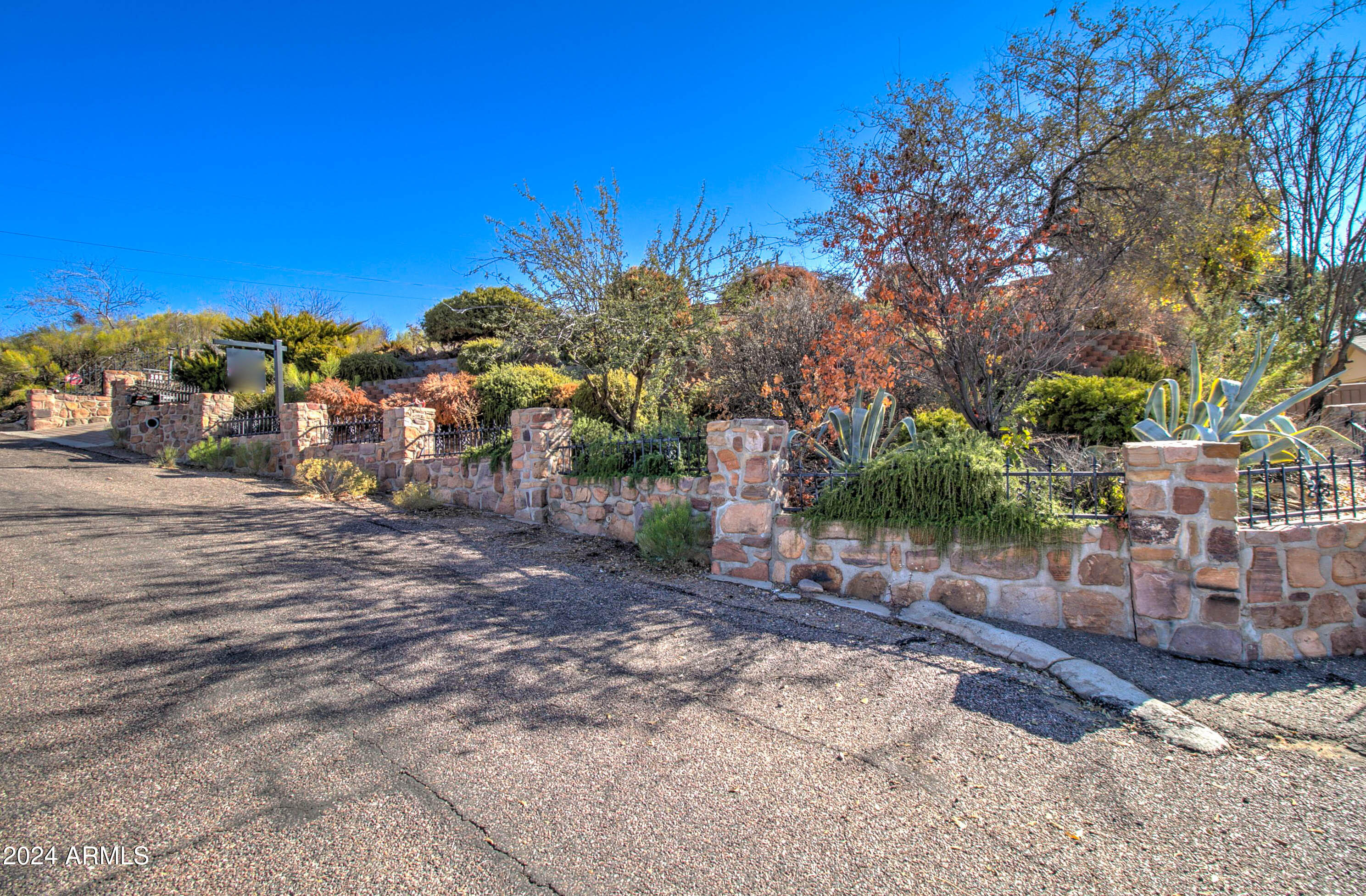 295 E HUNTER Drive