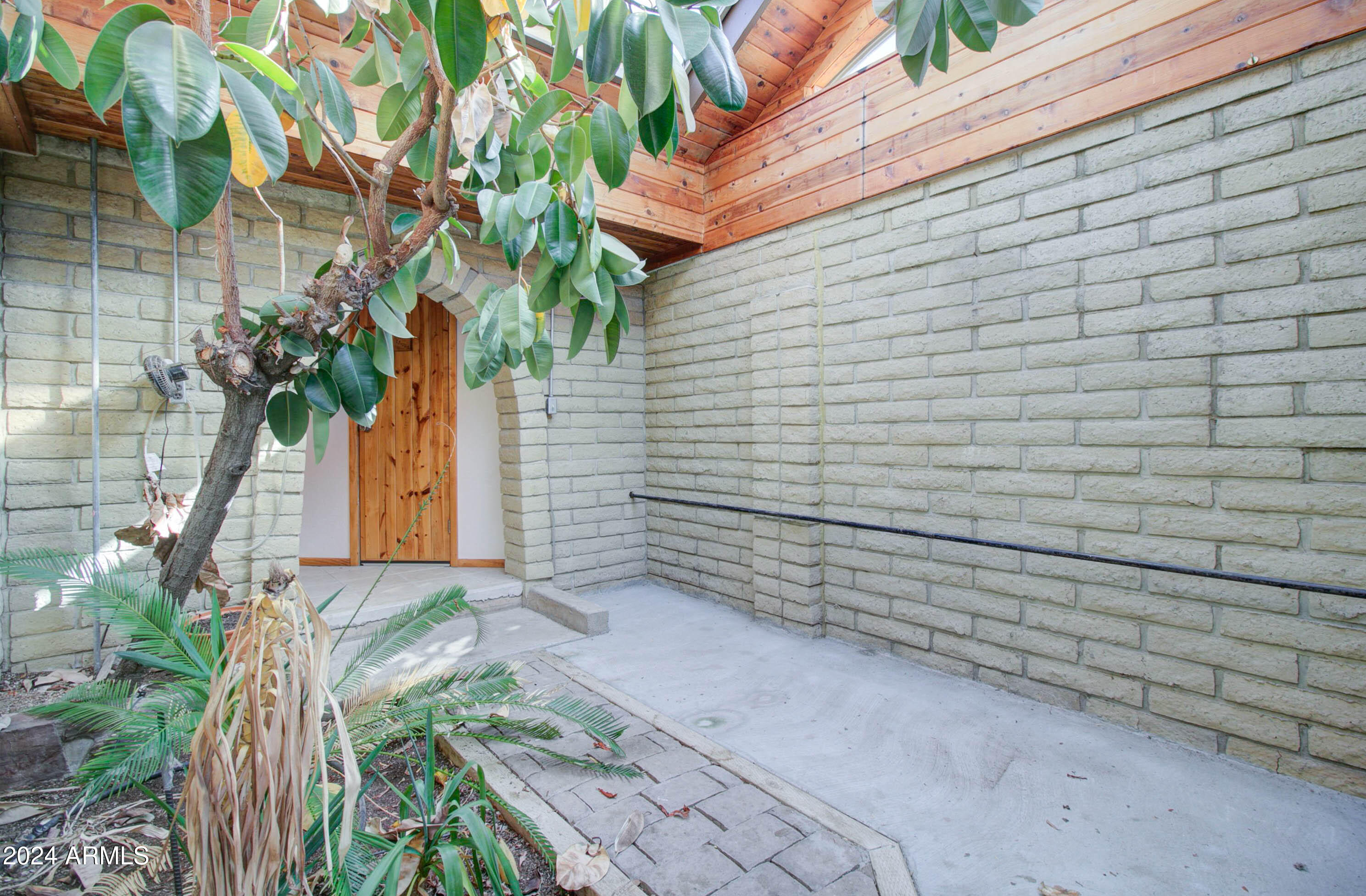 295 E HUNTER Drive