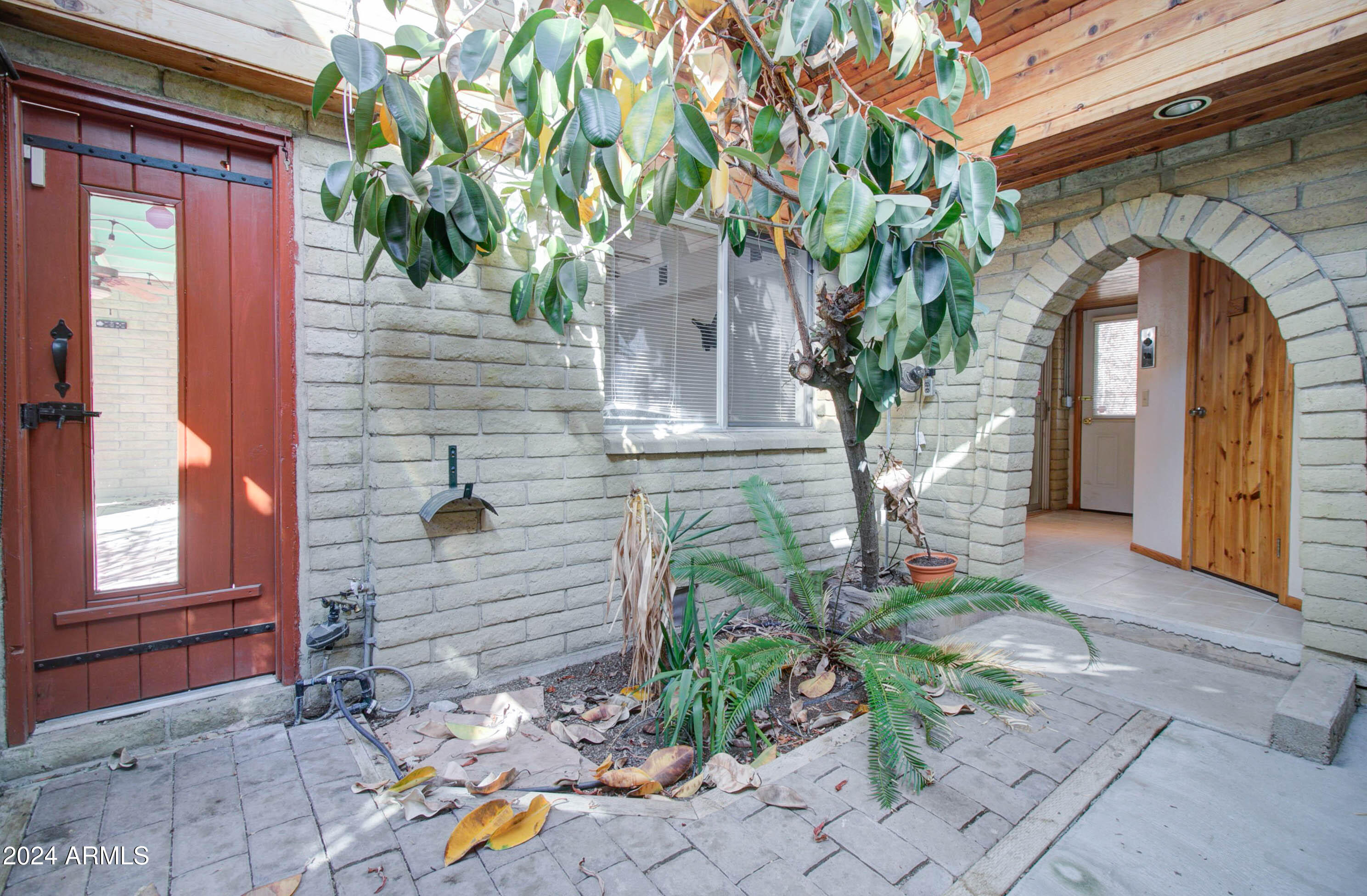 295 E HUNTER Drive