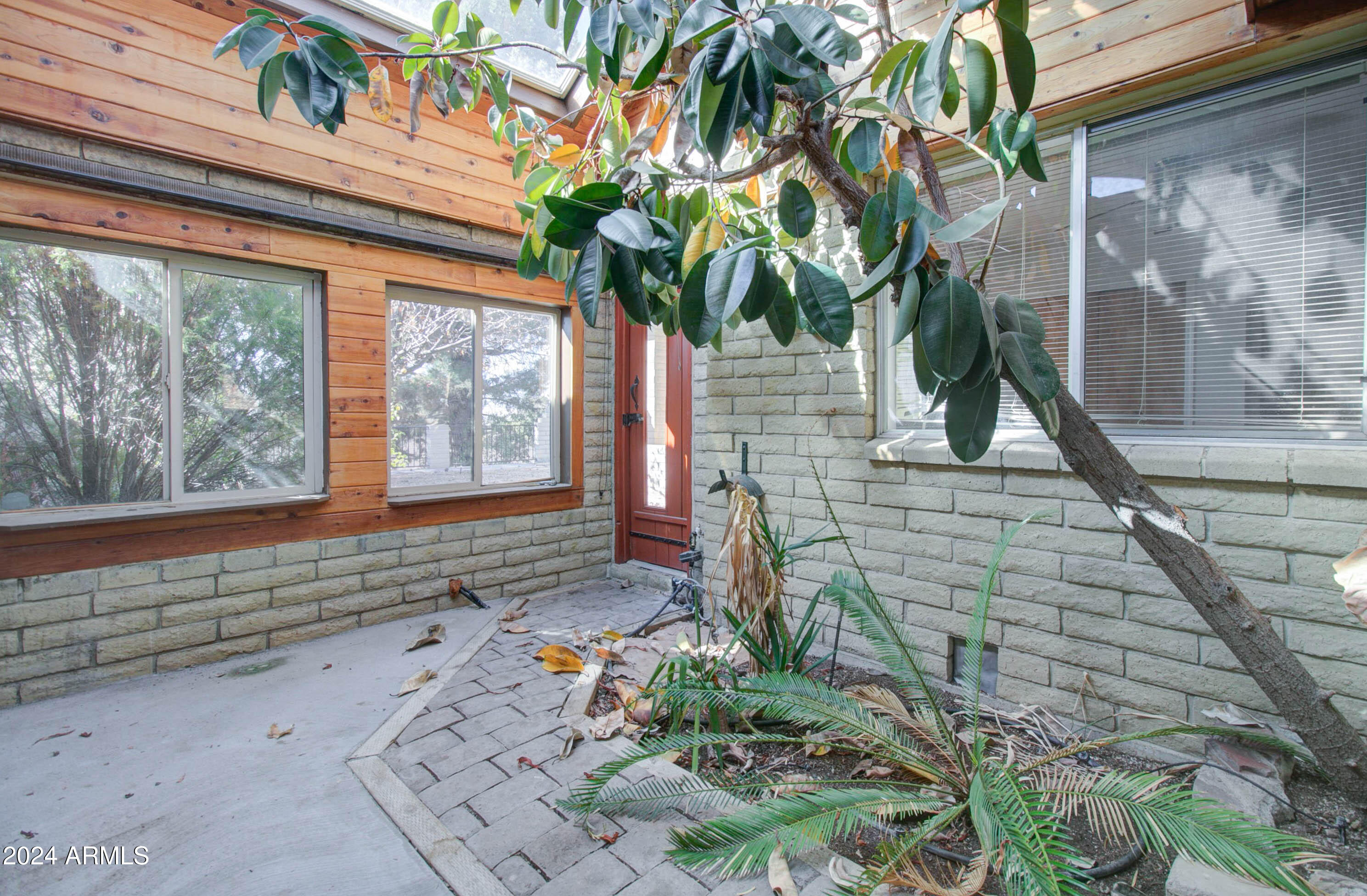 295 E HUNTER Drive