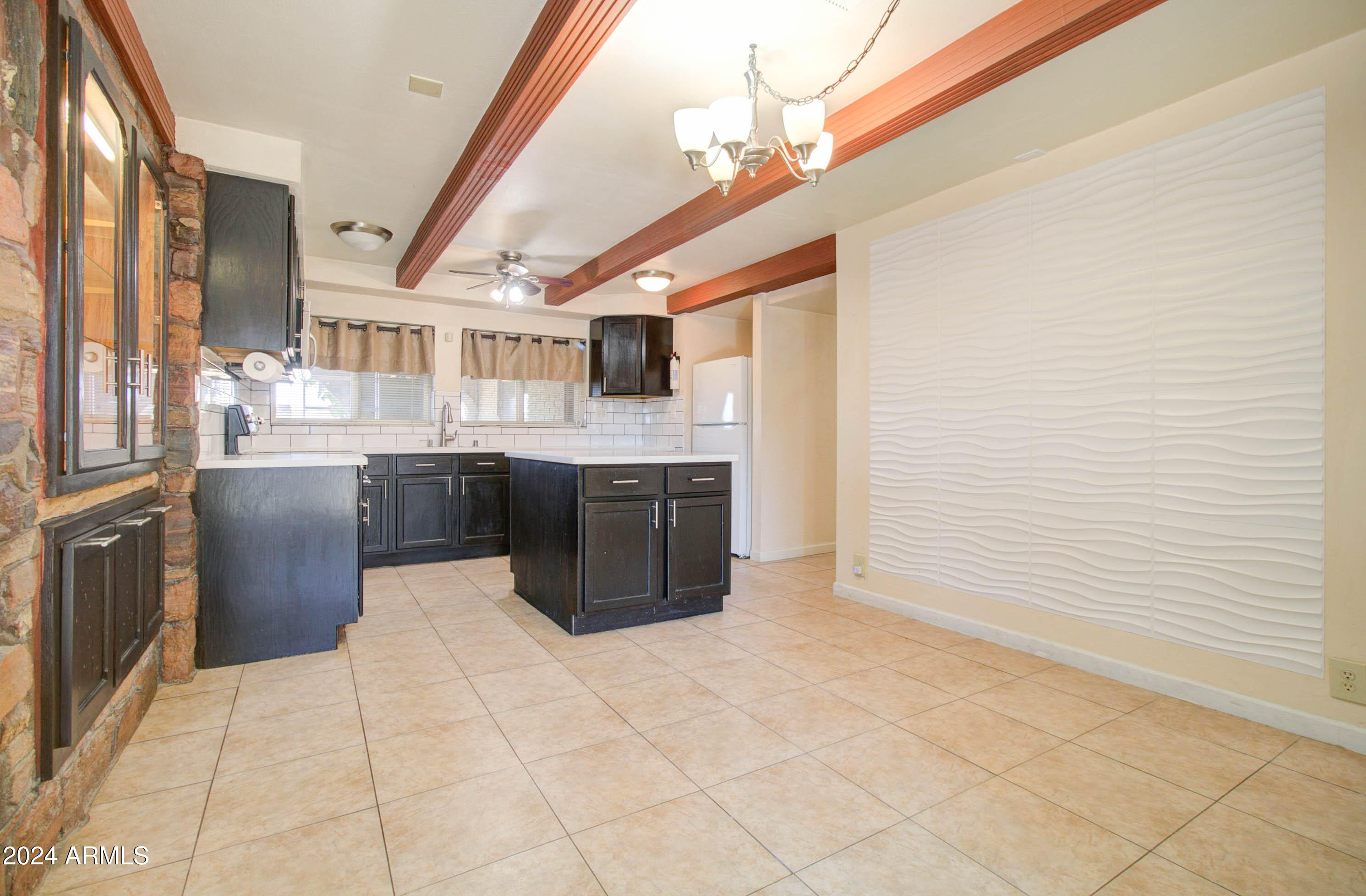 295 E HUNTER Drive