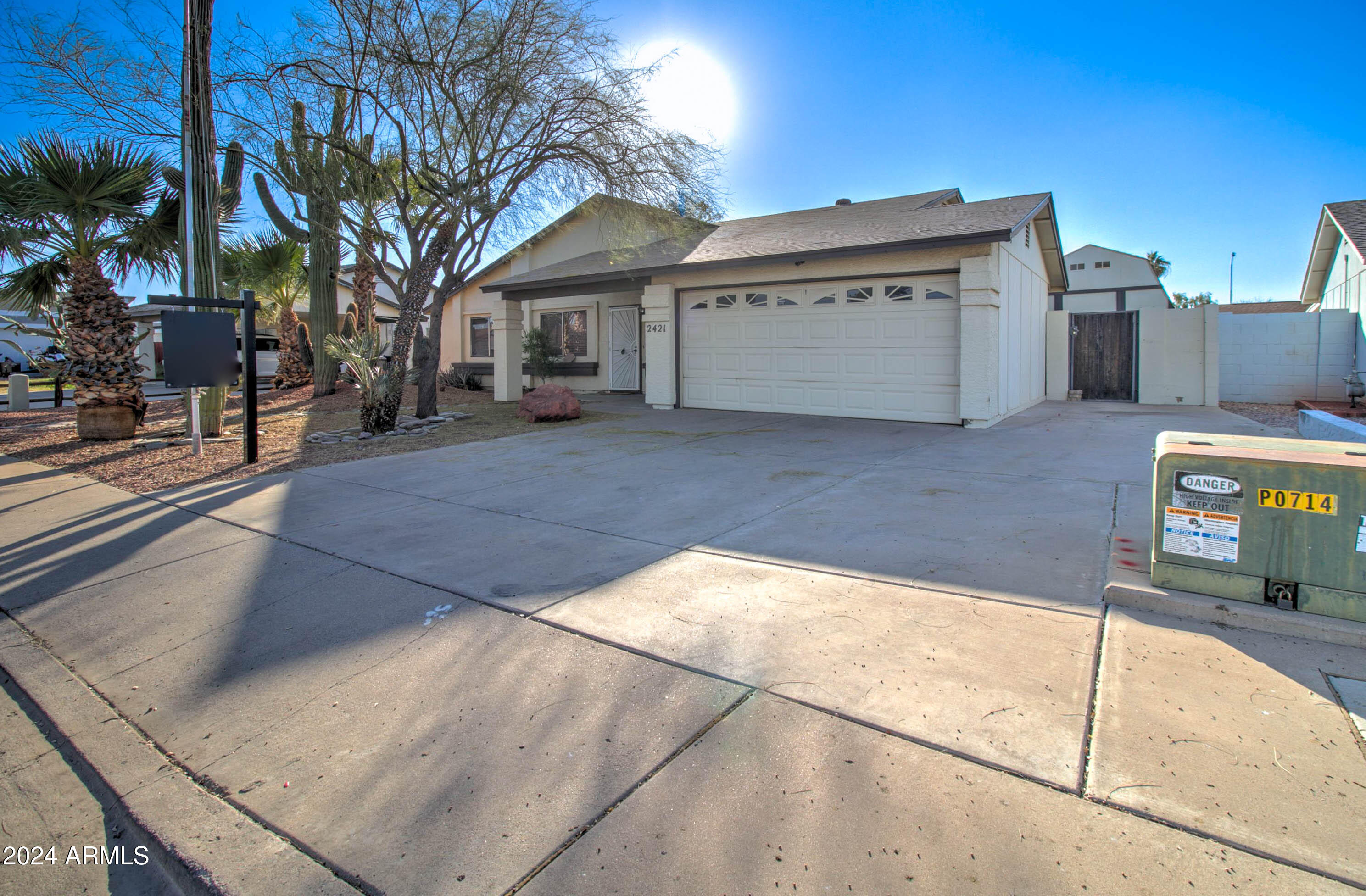 2421 E DRAGOON Avenue