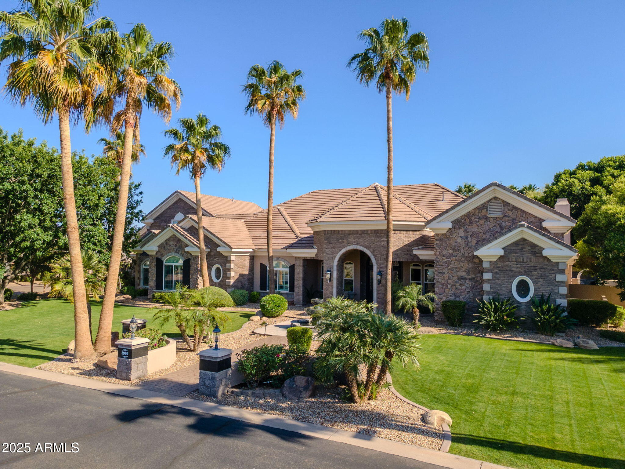 3949 E NORCROFT Circle