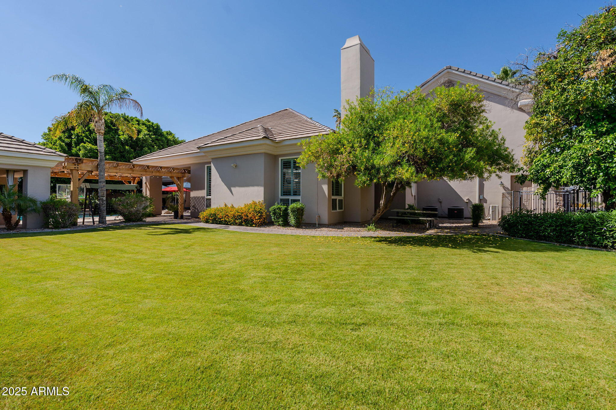 3949 E NORCROFT Circle