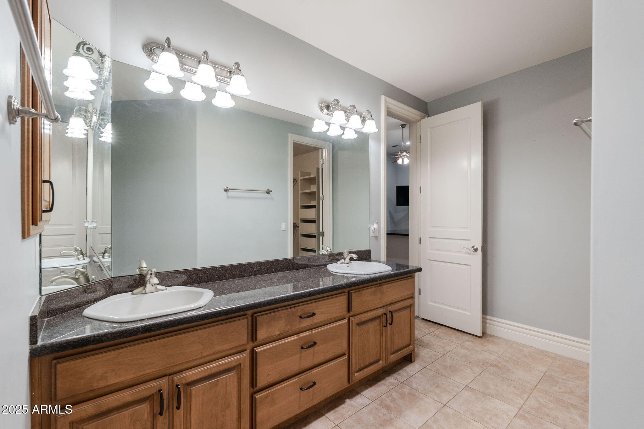 3949 E NORCROFT Circle